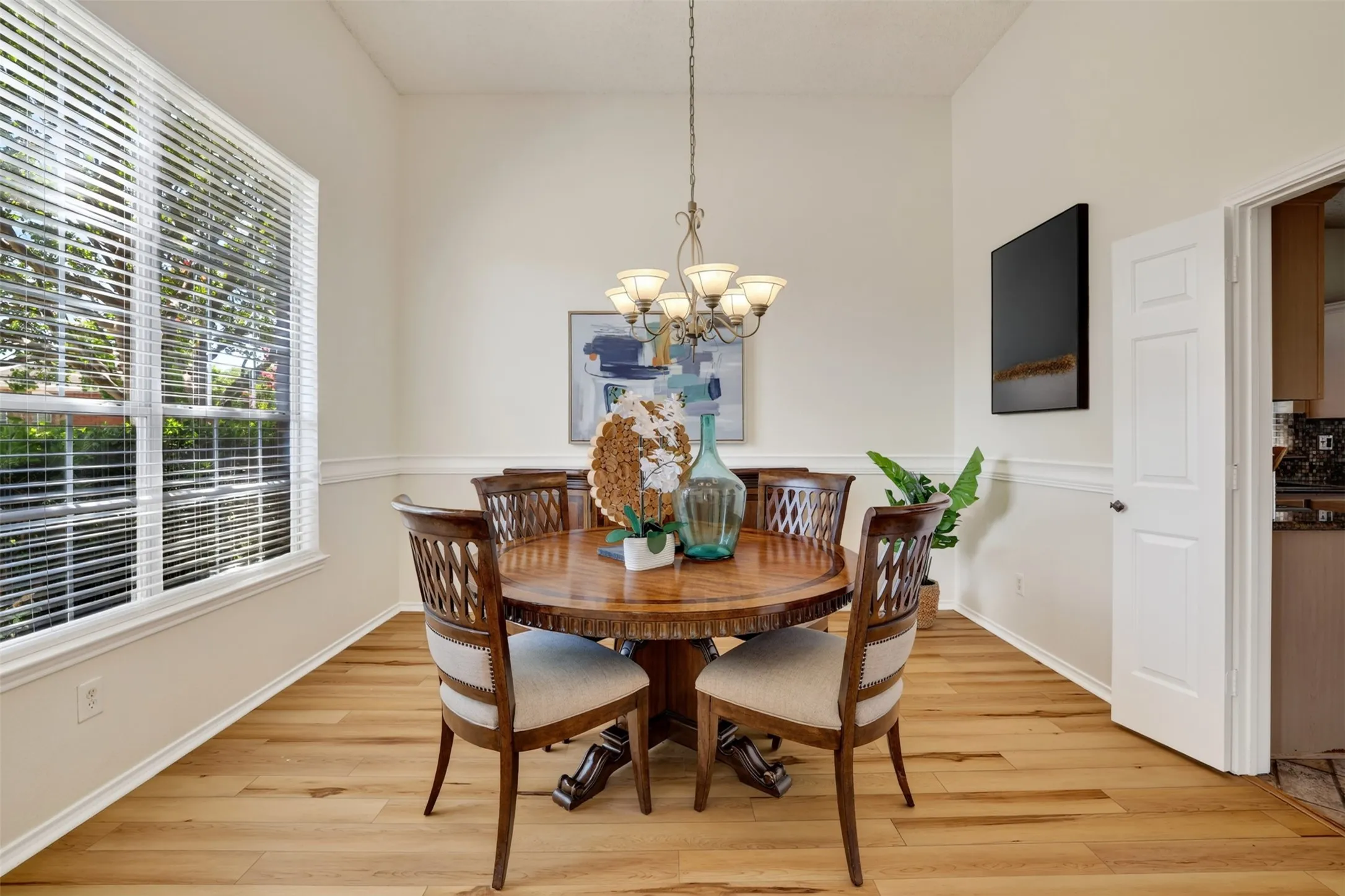 Single Family Residence For Sale in Denton County , 1413 Springaire Lane, Lewisville, Texas 75077, 4 Bedroom, 3 Bathroom, 2 Garage spaces, 3,018 Sqft, built in 1995, mls#21356795, Real Estate Agent in Lewisville, Homes For Sale in Denton county, Homes For Sale in Lewisville, Realtor in Lewisville Texas, Real Estate Brokerage Independent Realty Texas, Luminita Cordes Realtor