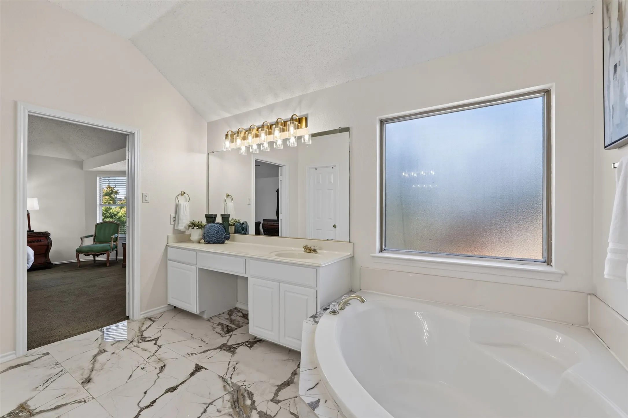 Single Family Residence For Sale in Denton County , 1413 Springaire Lane, Lewisville, Texas 75077, 4 Bedroom, 3 Bathroom, 2 Garage spaces, 3,018 Sqft, built in 1995, mls#21356795, Real Estate Agent in Lewisville, Homes For Sale in Denton county, Homes For Sale in Lewisville, Realtor in Lewisville Texas, Real Estate Brokerage Independent Realty Texas, Luminita Cordes Realtor
