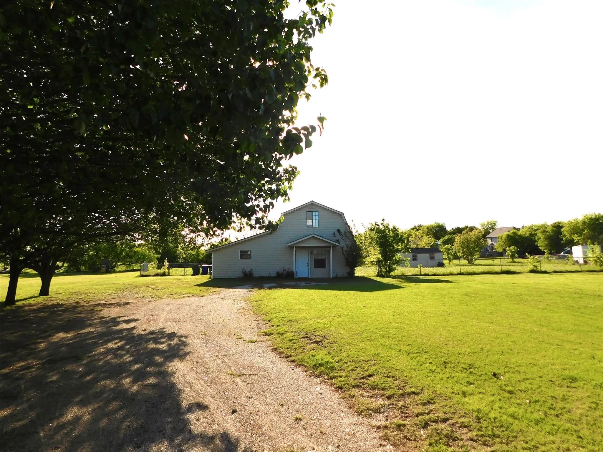 Single Family Residence For Sale in Denton County , 31 Rogers Circle, Krum, Texas 76249, 1 Bedroom, 2 Bathroom, Garage spaces, 980 Sqft, built in 1985, Price $228,000, mls#21356892, Real Estate Agent in Krum, Homes For Sale in Denton county, Homes For Sale in Krum, Realtor in Krum Texas, Real Estate Brokerage Independent Realty Texas, Luminita Cordes Realtor