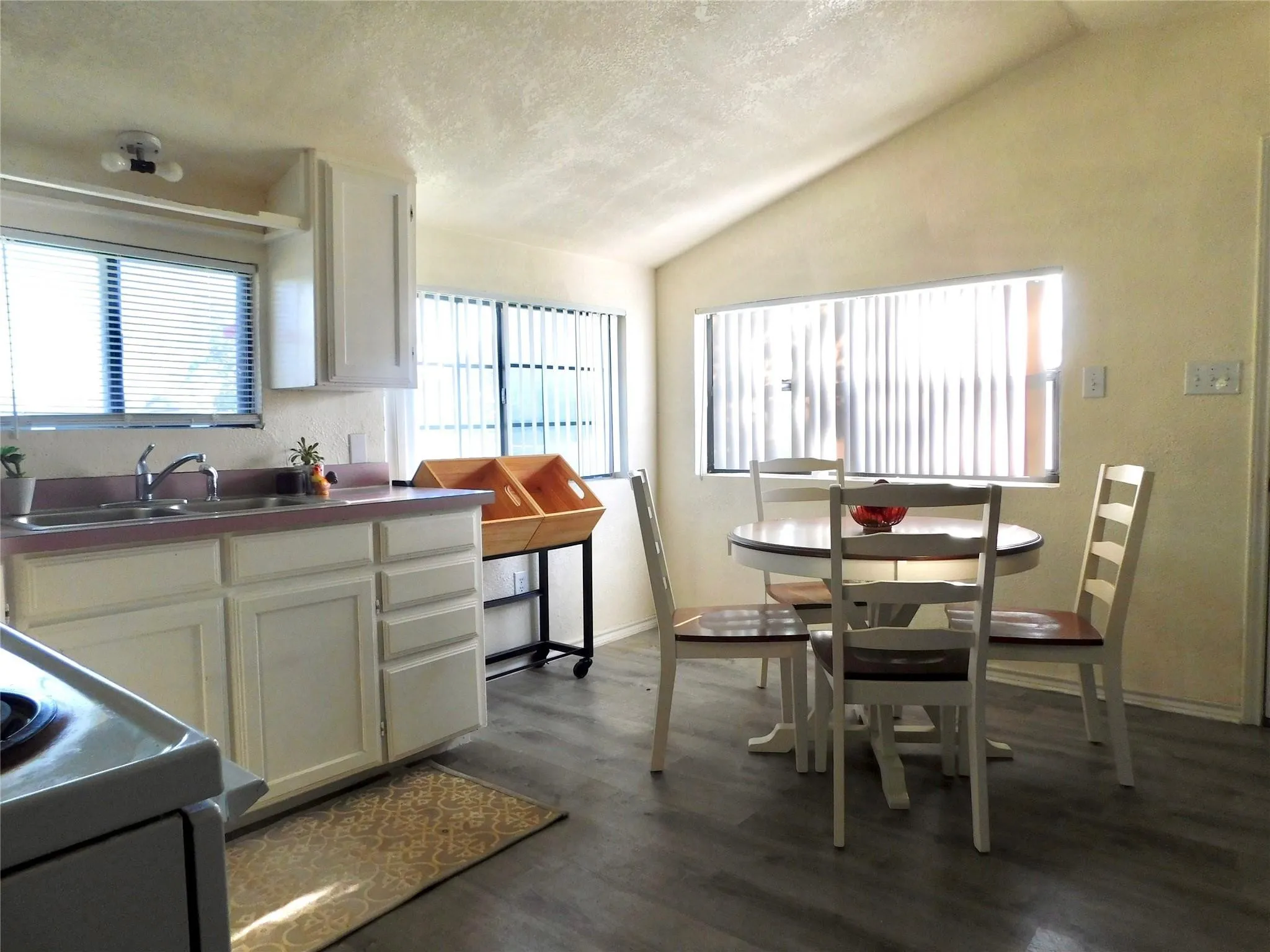 Single Family Residence For Sale in Denton County , 31 Rogers Circle, Krum, Texas 76249, 1 Bedroom, 2 Bathroom, Garage spaces, 980 Sqft, built in 1985, Price $228,000, mls#21356892, Real Estate Agent in Krum, Homes For Sale in Denton county, Homes For Sale in Krum, Realtor in Krum Texas, Real Estate Brokerage Independent Realty Texas, Luminita Cordes Realtor