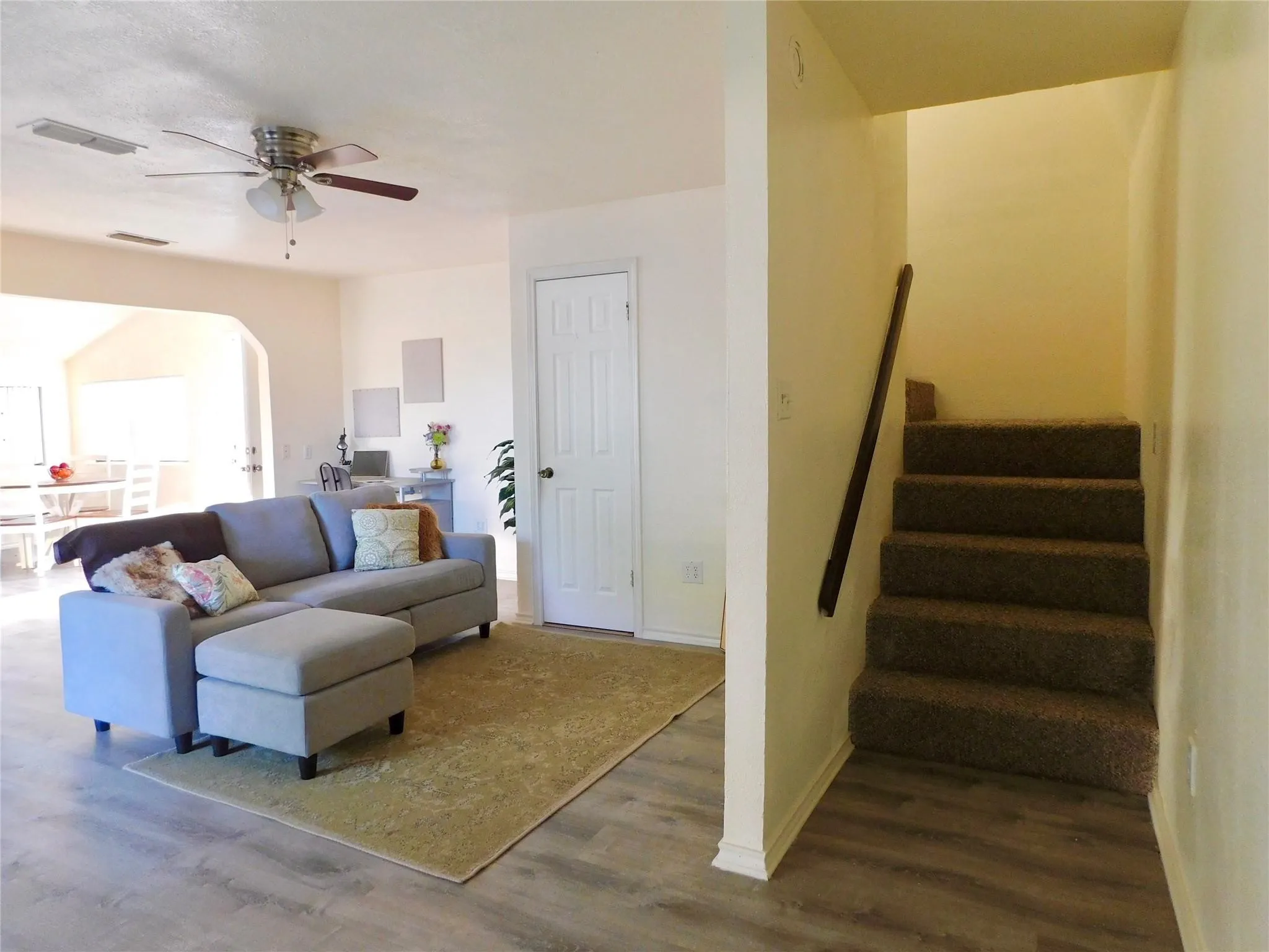 Single Family Residence For Sale in Denton County , 31 Rogers Circle, Krum, Texas 76249, 1 Bedroom, 2 Bathroom, Garage spaces, 980 Sqft, built in 1985, Price $228,000, mls#21356892, Real Estate Agent in Krum, Homes For Sale in Denton county, Homes For Sale in Krum, Realtor in Krum Texas, Real Estate Brokerage Independent Realty Texas, Luminita Cordes Realtor