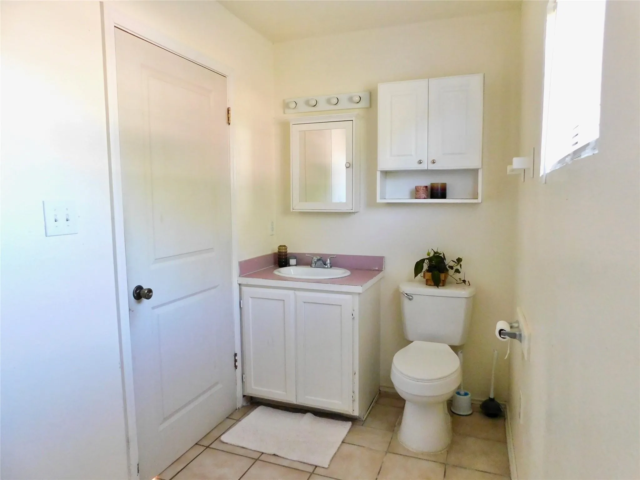 Single Family Residence For Sale in Denton County , 31 Rogers Circle, Krum, Texas 76249, 1 Bedroom, 2 Bathroom, Garage spaces, 980 Sqft, built in 1985, Price $228,000, mls#21356892, Real Estate Agent in Krum, Homes For Sale in Denton county, Homes For Sale in Krum, Realtor in Krum Texas, Real Estate Brokerage Independent Realty Texas, Luminita Cordes Realtor