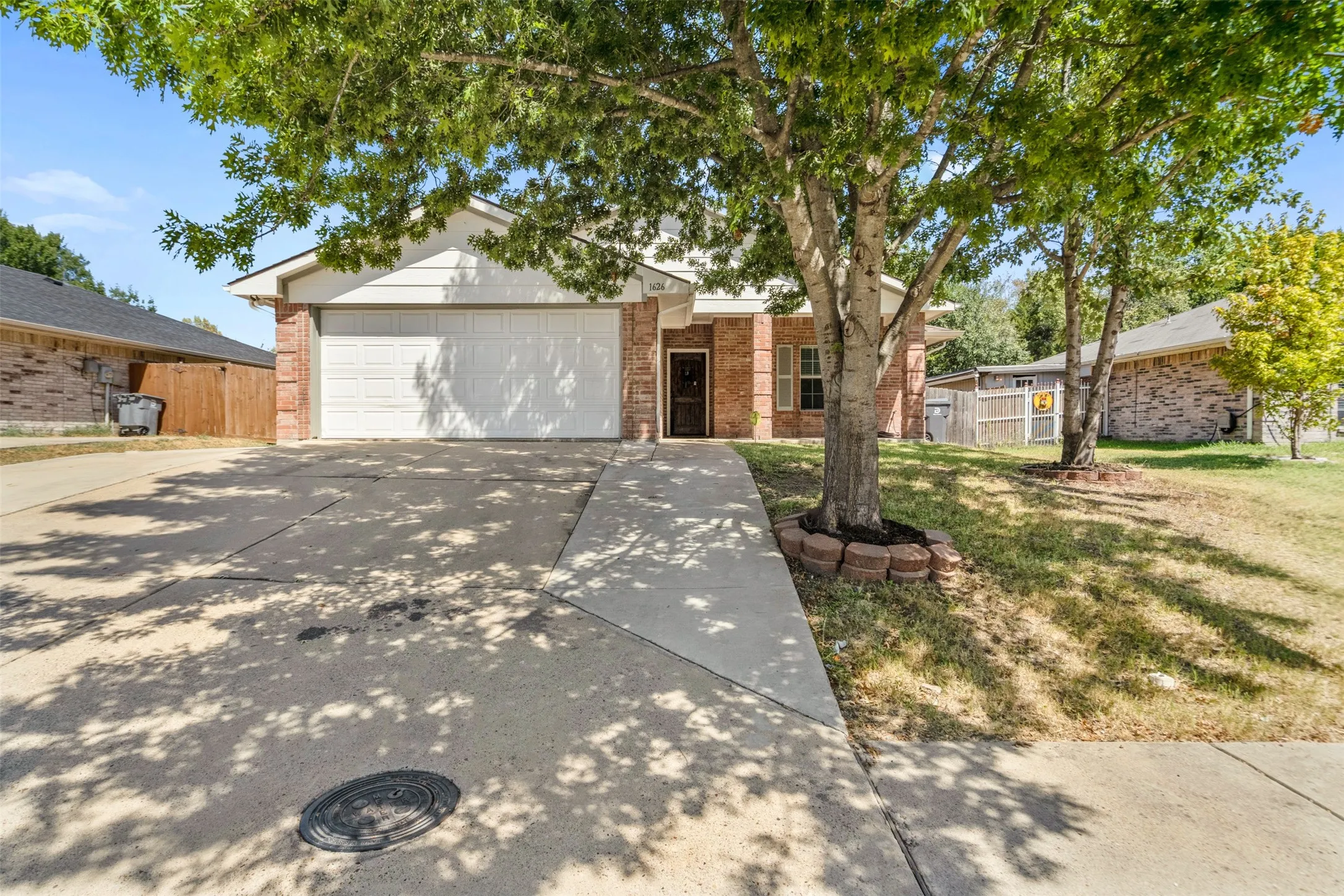 Single Family Residence For Sale in Dallas County , 1626 Canary Island Court, Dallas, Texas 75217, 3 Bedroom, 2 Bathroom, 2 Garage spaces, 1,457 Sqft, built in 2008, mls#21357297, Real Estate Agent in Dallas, Homes For Sale in Dallas county, Homes For Sale in Dallas, Realtor in Dallas Texas, Real Estate Brokerage Independent Realty Texas, Luminita Cordes Realtor