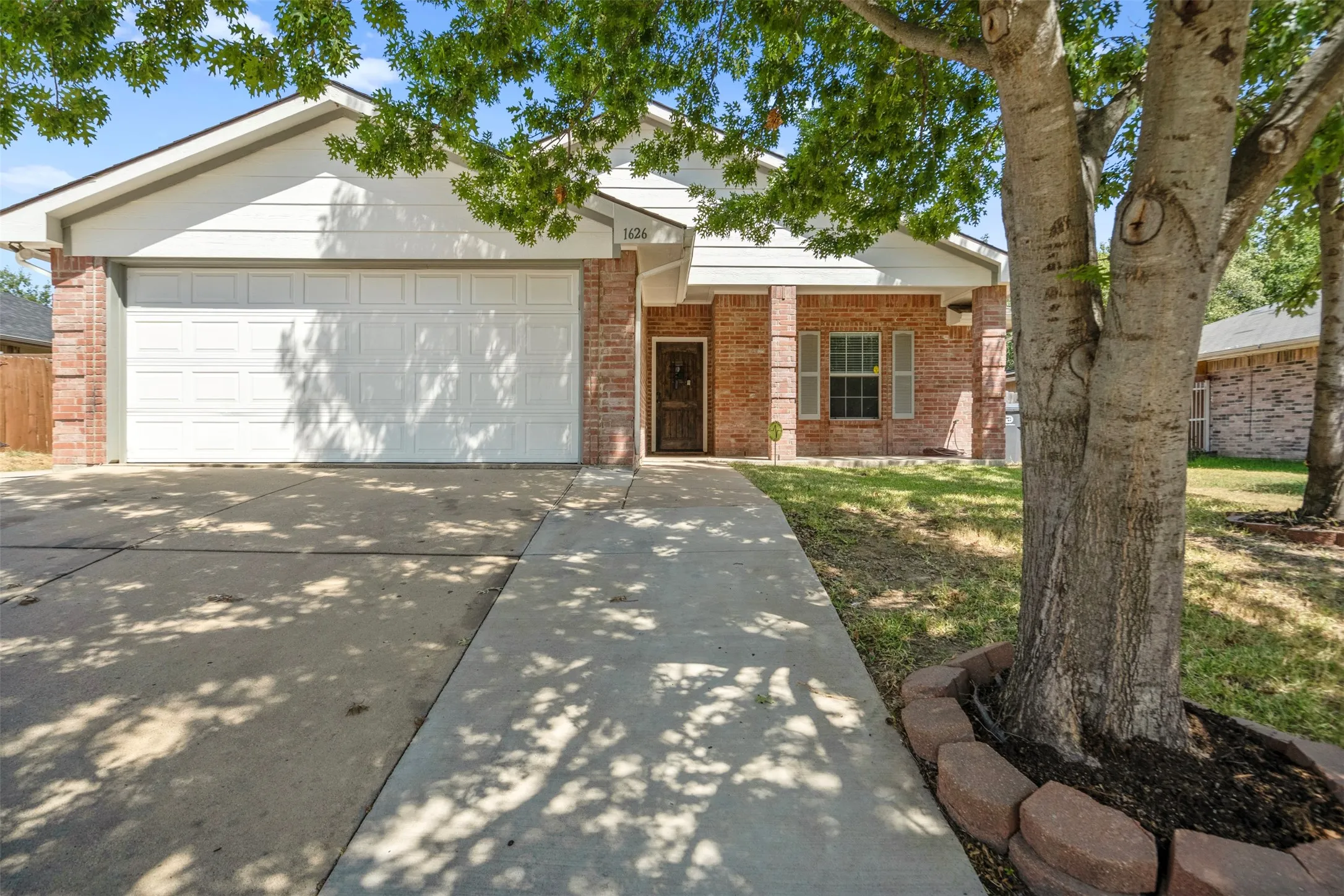 Single Family Residence For Sale in Dallas County , 1626 Canary Island Court, Dallas, Texas 75217, 3 Bedroom, 2 Bathroom, 2 Garage spaces, 1,457 Sqft, built in 2008, mls#21357297, Real Estate Agent in Dallas, Homes For Sale in Dallas county, Homes For Sale in Dallas, Realtor in Dallas Texas, Real Estate Brokerage Independent Realty Texas, Luminita Cordes Realtor