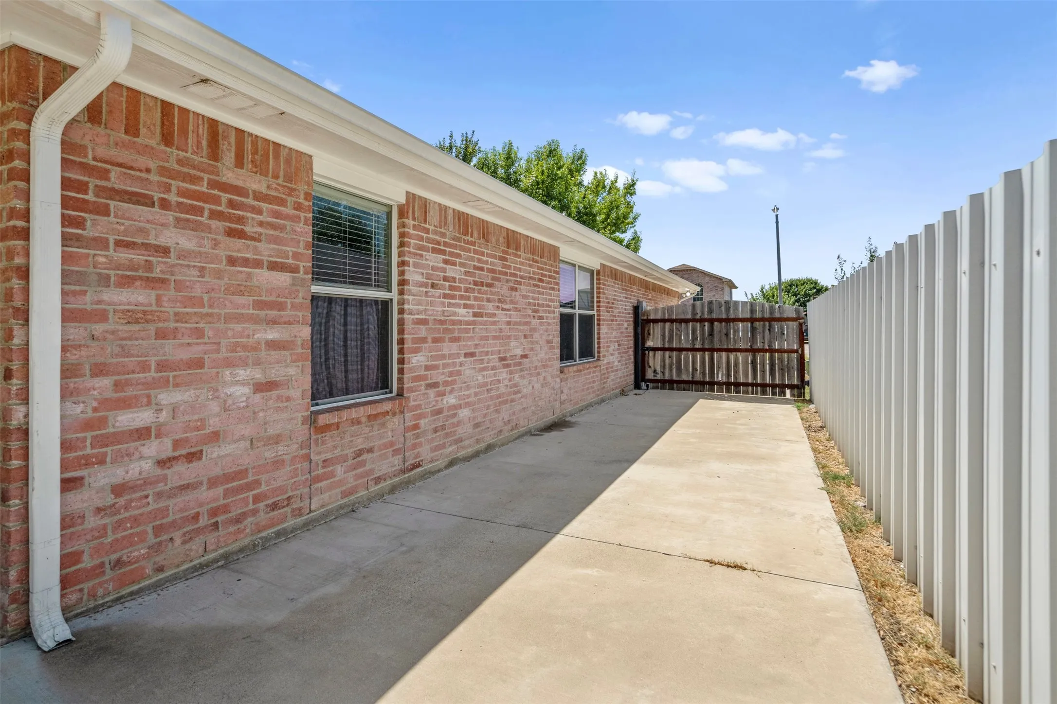 side with additional parking space
