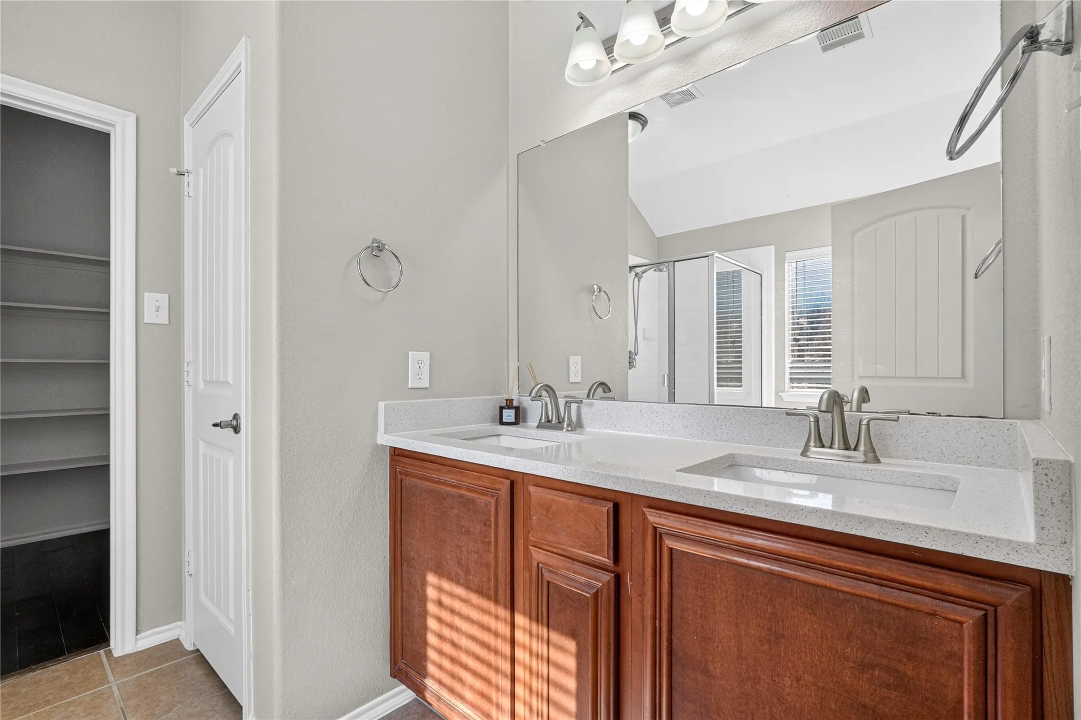 Single Family Residence For Sale in Collin County , 9700 Tipperary Drive, Mc Kinney, Texas 75072, 3 Bedroom, 2 Bathroom, 2 Garage spaces, 1,757 Sqft, built in 2010, mls#21356717, Real Estate Agent in Mc Kinney, Homes For Sale in Collin county, Homes For Sale in Mc Kinney, Realtor in Mc Kinney Texas, Real Estate Brokerage Independent Realty Texas, Luminita Cordes Realtor