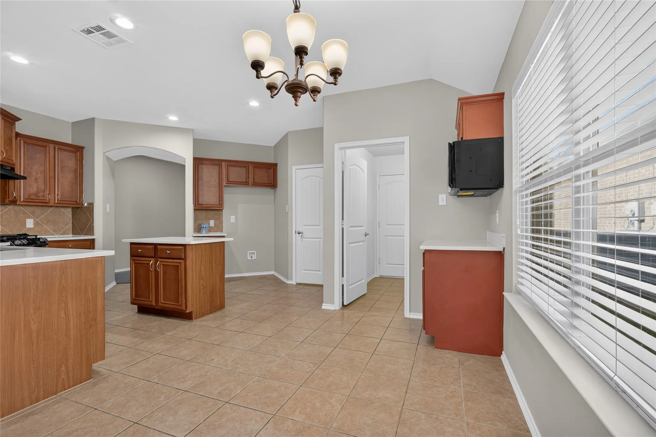 Single Family Residence For Sale in Collin County , 9700 Tipperary Drive, Mc Kinney, Texas 75072, 3 Bedroom, 2 Bathroom, 2 Garage spaces, 1,757 Sqft, built in 2010, mls#21356717, Real Estate Agent in Mc Kinney, Homes For Sale in Collin county, Homes For Sale in Mc Kinney, Realtor in Mc Kinney Texas, Real Estate Brokerage Independent Realty Texas, Luminita Cordes Realtor