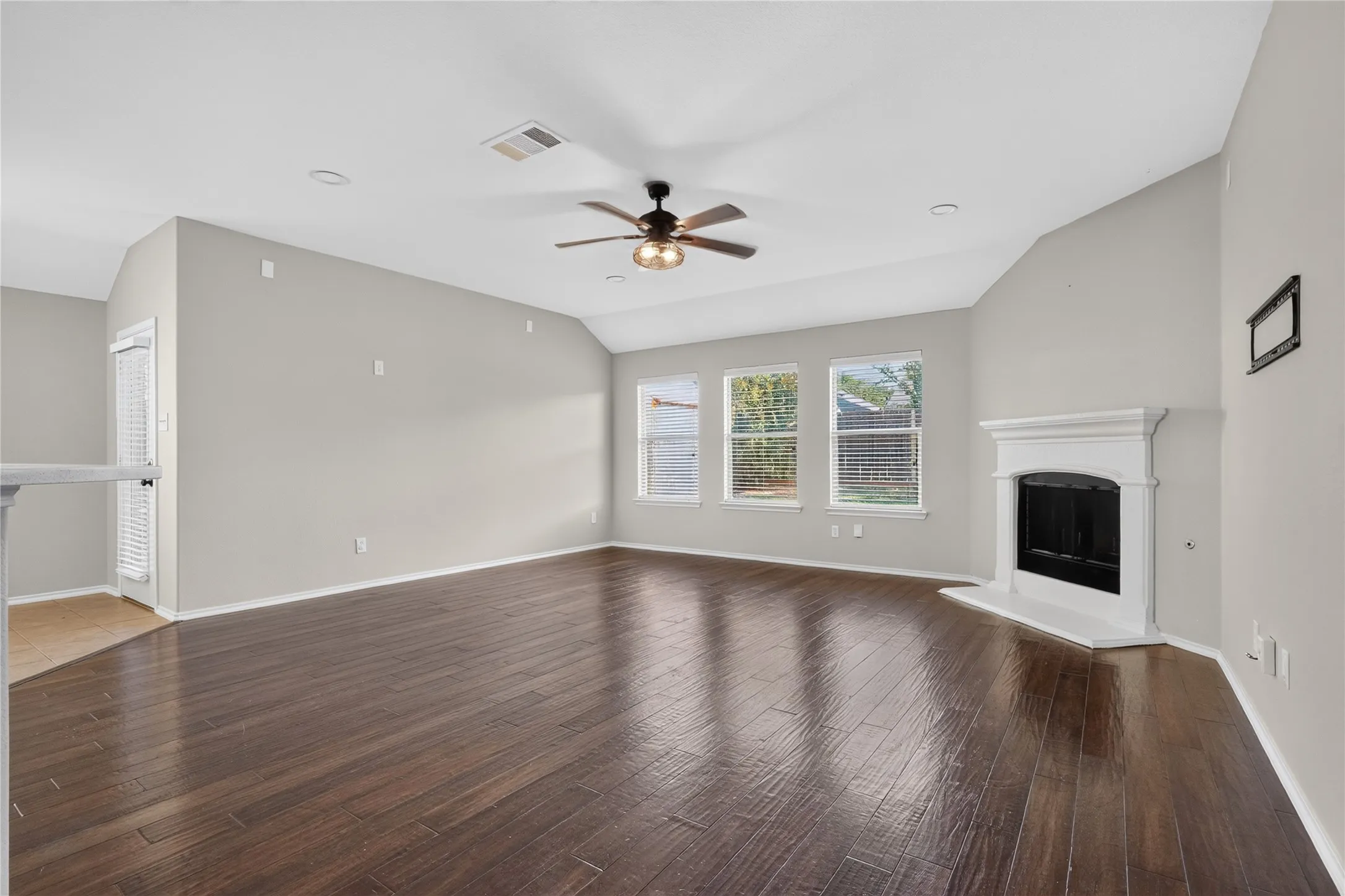 Single Family Residence For Sale in Collin County , 9700 Tipperary Drive, Mc Kinney, Texas 75072, 3 Bedroom, 2 Bathroom, 2 Garage spaces, 1,757 Sqft, built in 2010, mls#21356717, Real Estate Agent in Mc Kinney, Homes For Sale in Collin county, Homes For Sale in Mc Kinney, Realtor in Mc Kinney Texas, Real Estate Brokerage Independent Realty Texas, Luminita Cordes Realtor