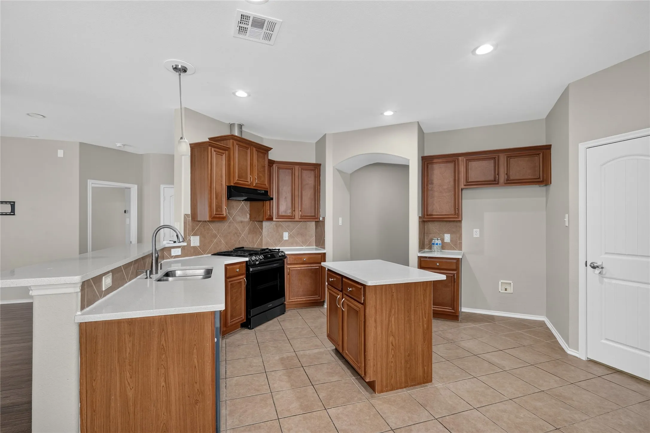 Single Family Residence For Sale in Collin County , 9700 Tipperary Drive, Mc Kinney, Texas 75072, 3 Bedroom, 2 Bathroom, 2 Garage spaces, 1,757 Sqft, built in 2010, mls#21356717, Real Estate Agent in Mc Kinney, Homes For Sale in Collin county, Homes For Sale in Mc Kinney, Realtor in Mc Kinney Texas, Real Estate Brokerage Independent Realty Texas, Luminita Cordes Realtor