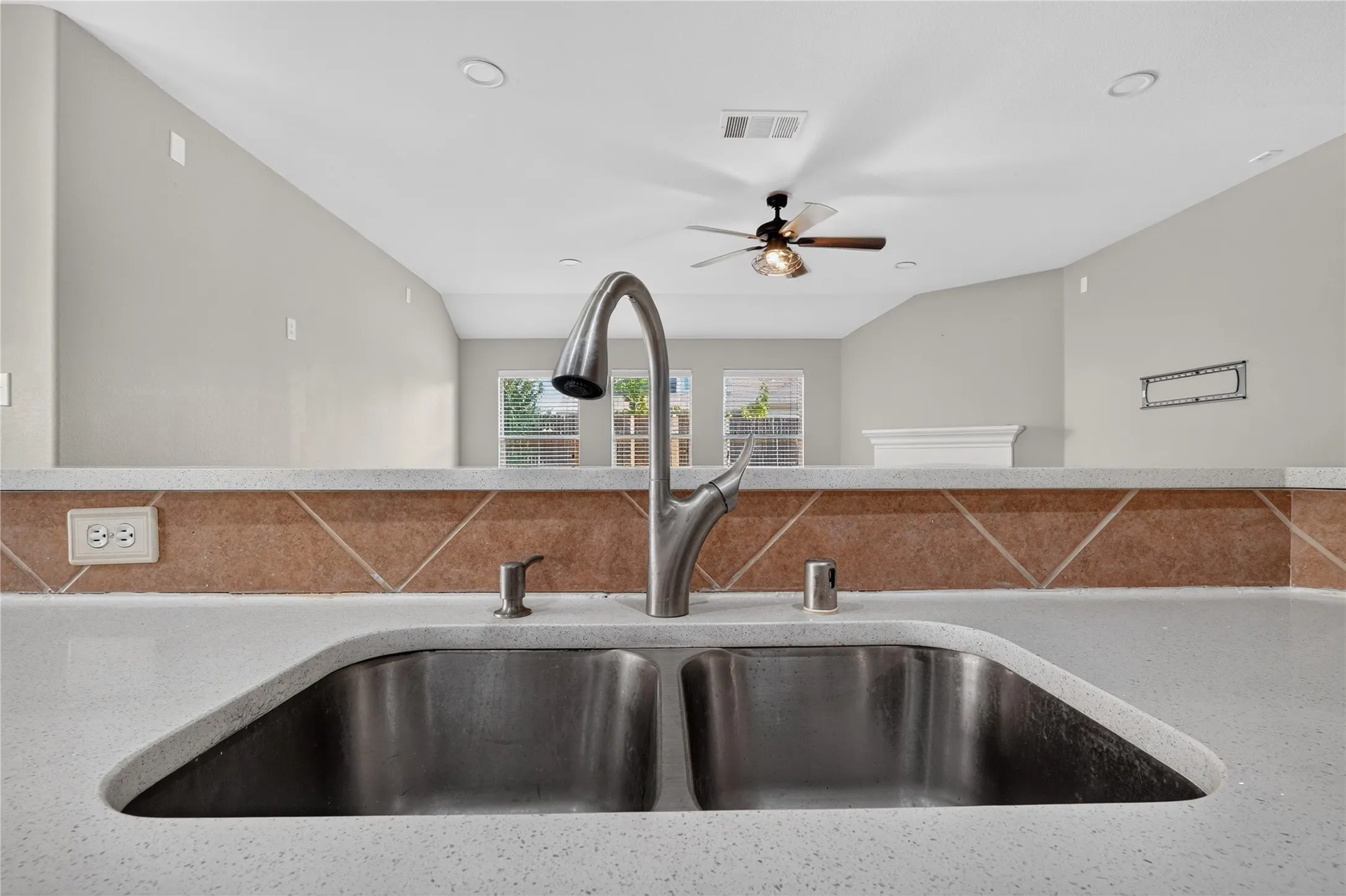 Single Family Residence For Sale in Collin County , 9700 Tipperary Drive, Mc Kinney, Texas 75072, 3 Bedroom, 2 Bathroom, 2 Garage spaces, 1,757 Sqft, built in 2010, mls#21356717, Real Estate Agent in Mc Kinney, Homes For Sale in Collin county, Homes For Sale in Mc Kinney, Realtor in Mc Kinney Texas, Real Estate Brokerage Independent Realty Texas, Luminita Cordes Realtor