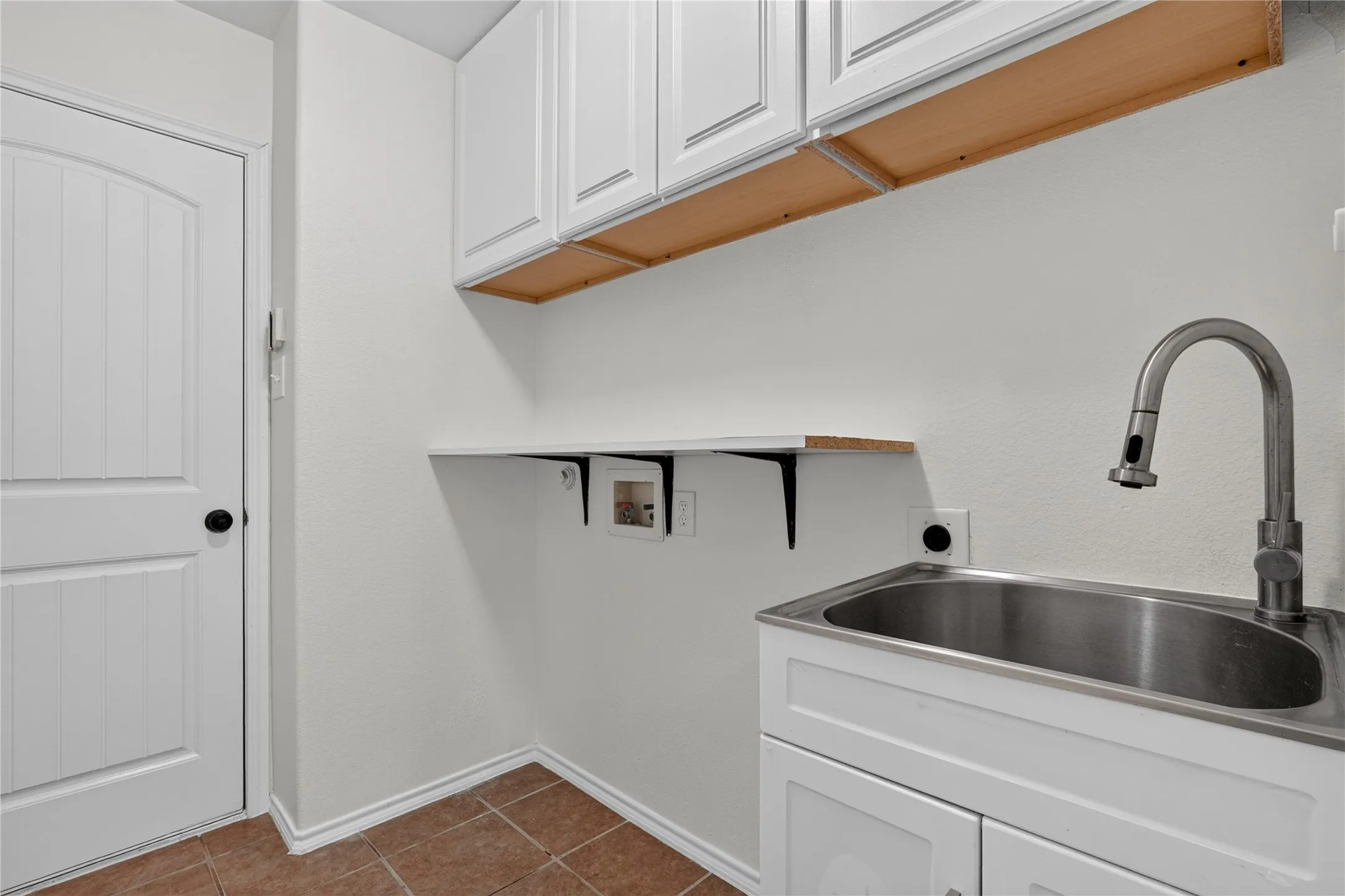 Single Family Residence For Sale in Collin County , 9700 Tipperary Drive, Mc Kinney, Texas 75072, 3 Bedroom, 2 Bathroom, 2 Garage spaces, 1,757 Sqft, built in 2010, mls#21356717, Real Estate Agent in Mc Kinney, Homes For Sale in Collin county, Homes For Sale in Mc Kinney, Realtor in Mc Kinney Texas, Real Estate Brokerage Independent Realty Texas, Luminita Cordes Realtor