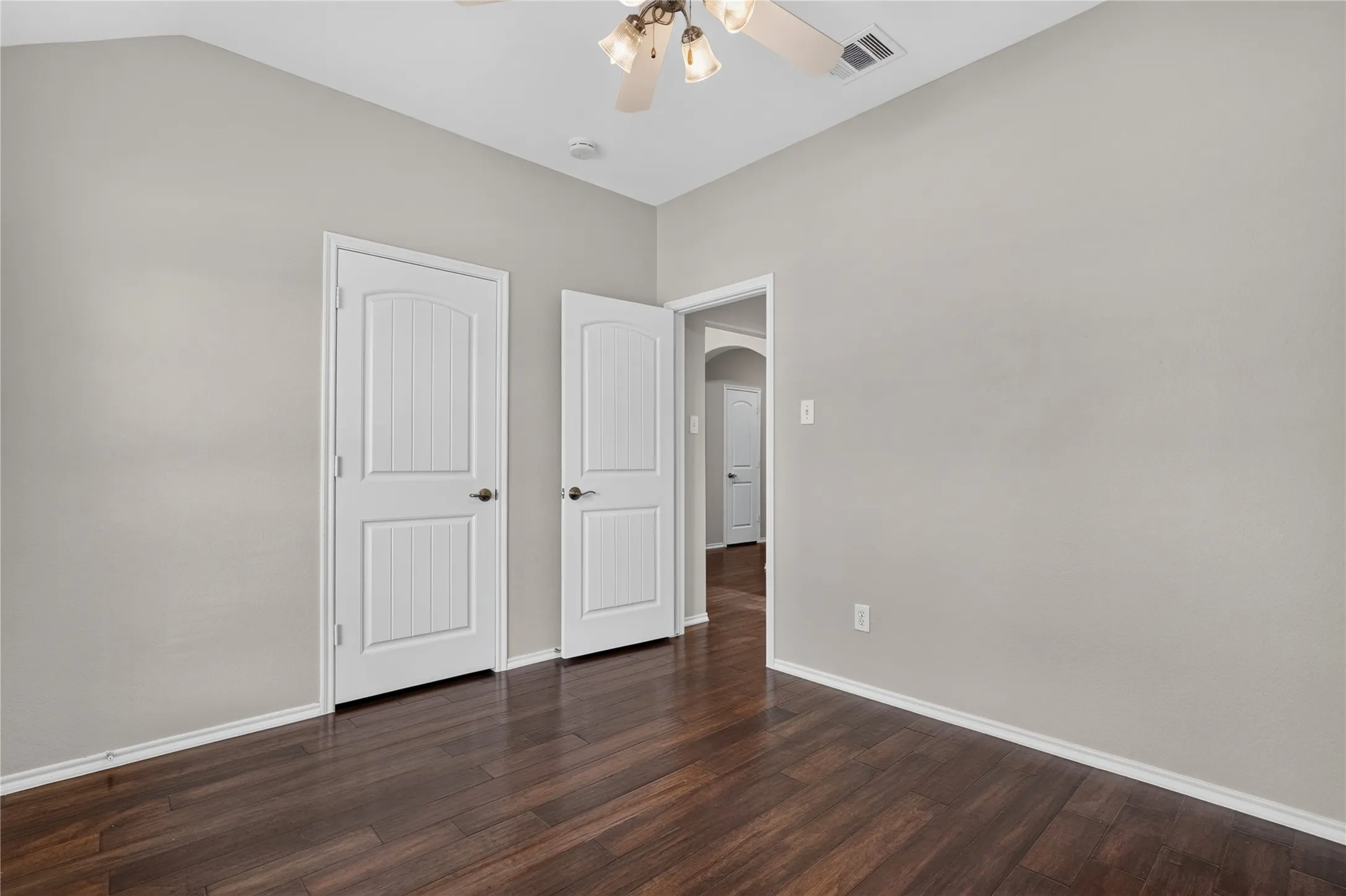 Single Family Residence For Sale in Collin County , 9700 Tipperary Drive, Mc Kinney, Texas 75072, 3 Bedroom, 2 Bathroom, 2 Garage spaces, 1,757 Sqft, built in 2010, mls#21356717, Real Estate Agent in Mc Kinney, Homes For Sale in Collin county, Homes For Sale in Mc Kinney, Realtor in Mc Kinney Texas, Real Estate Brokerage Independent Realty Texas, Luminita Cordes Realtor