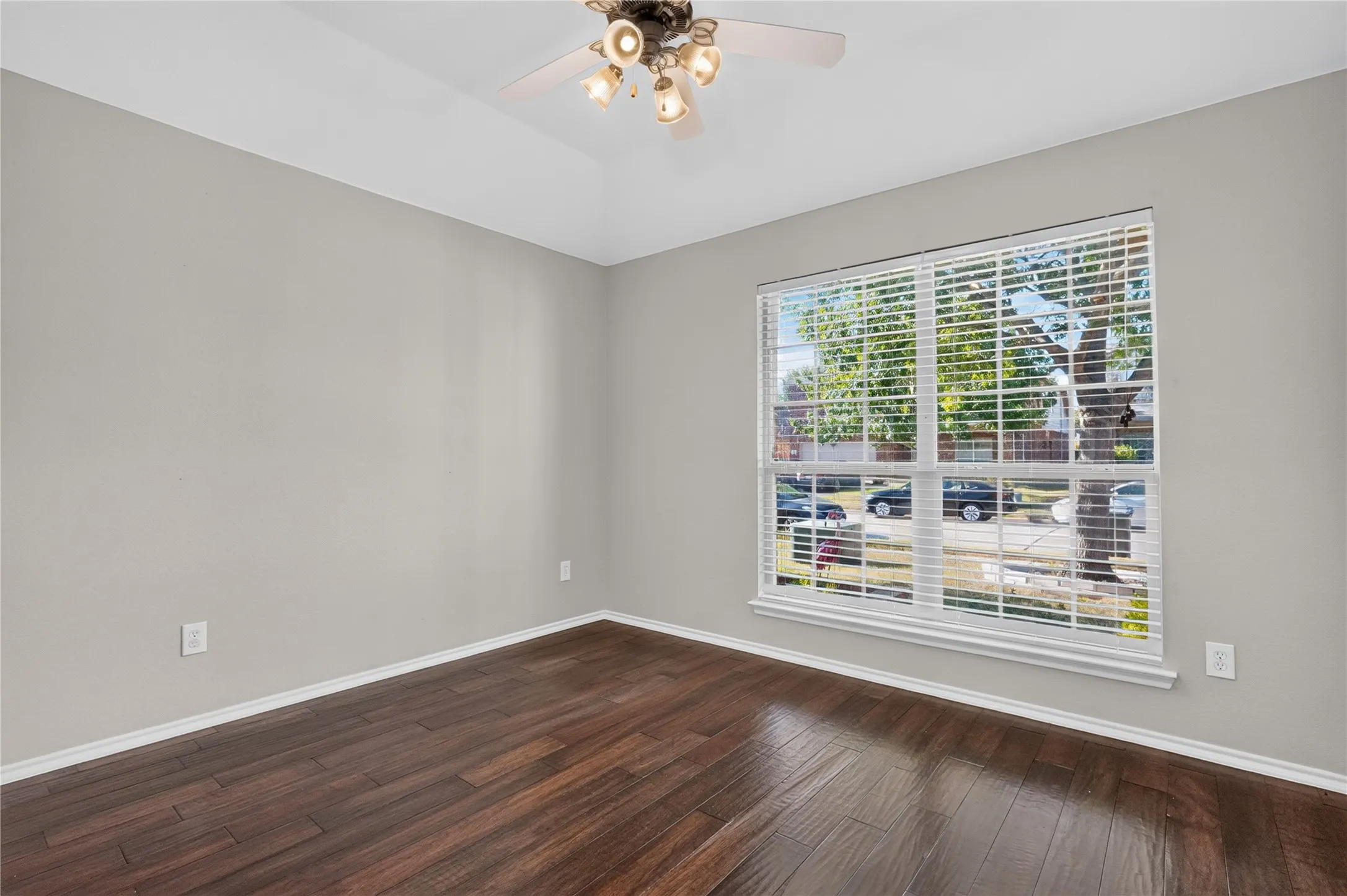 Single Family Residence For Sale in Collin County , 9700 Tipperary Drive, Mc Kinney, Texas 75072, 3 Bedroom, 2 Bathroom, 2 Garage spaces, 1,757 Sqft, built in 2010, mls#21356717, Real Estate Agent in Mc Kinney, Homes For Sale in Collin county, Homes For Sale in Mc Kinney, Realtor in Mc Kinney Texas, Real Estate Brokerage Independent Realty Texas, Luminita Cordes Realtor