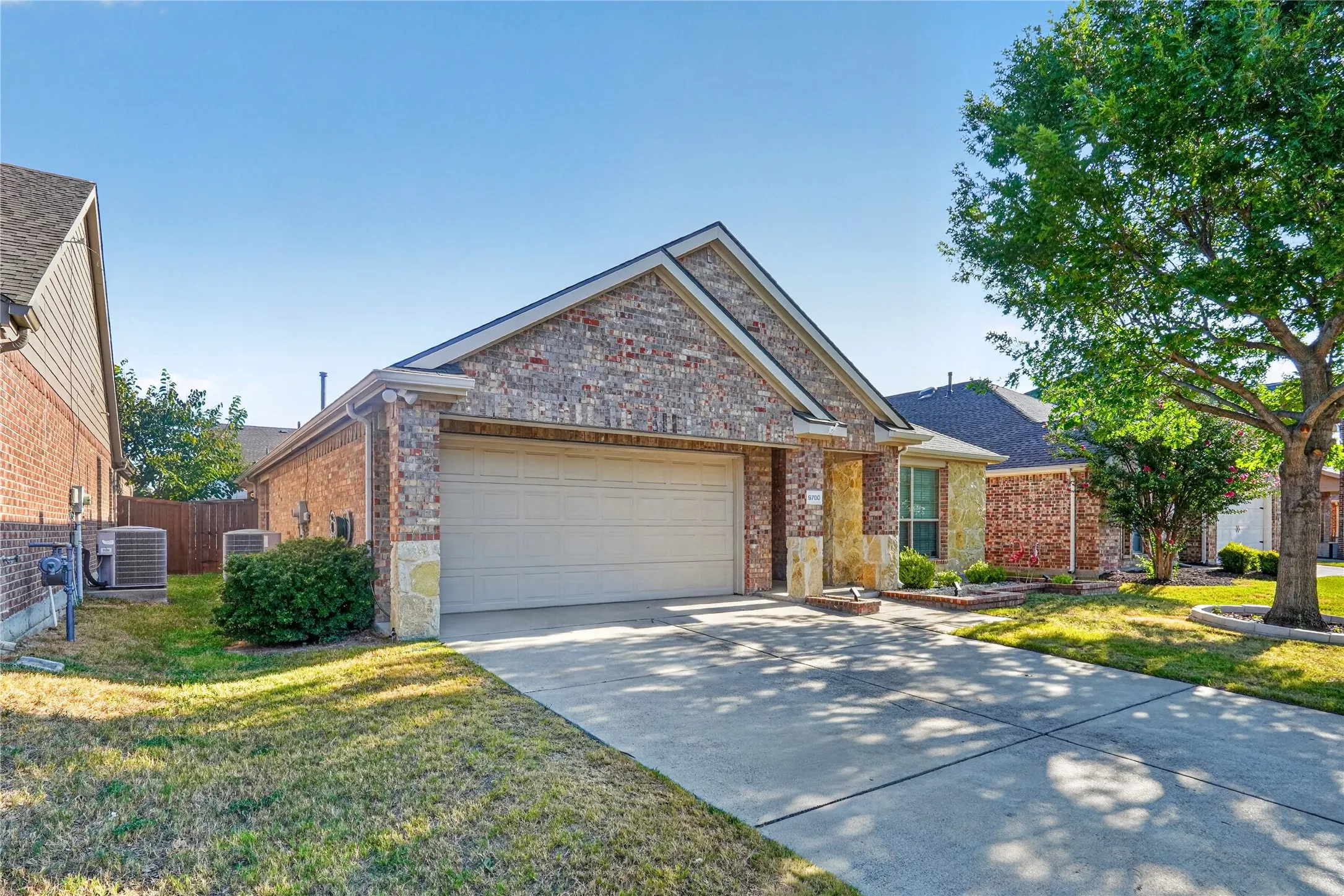 Single Family Residence For Sale in Collin County , 9700 Tipperary Drive, Mc Kinney, Texas 75072, 3 Bedroom, 2 Bathroom, 2 Garage spaces, 1,757 Sqft, built in 2010, mls#21356717, Real Estate Agent in Mc Kinney, Homes For Sale in Collin county, Homes For Sale in Mc Kinney, Realtor in Mc Kinney Texas, Real Estate Brokerage Independent Realty Texas, Luminita Cordes Realtor