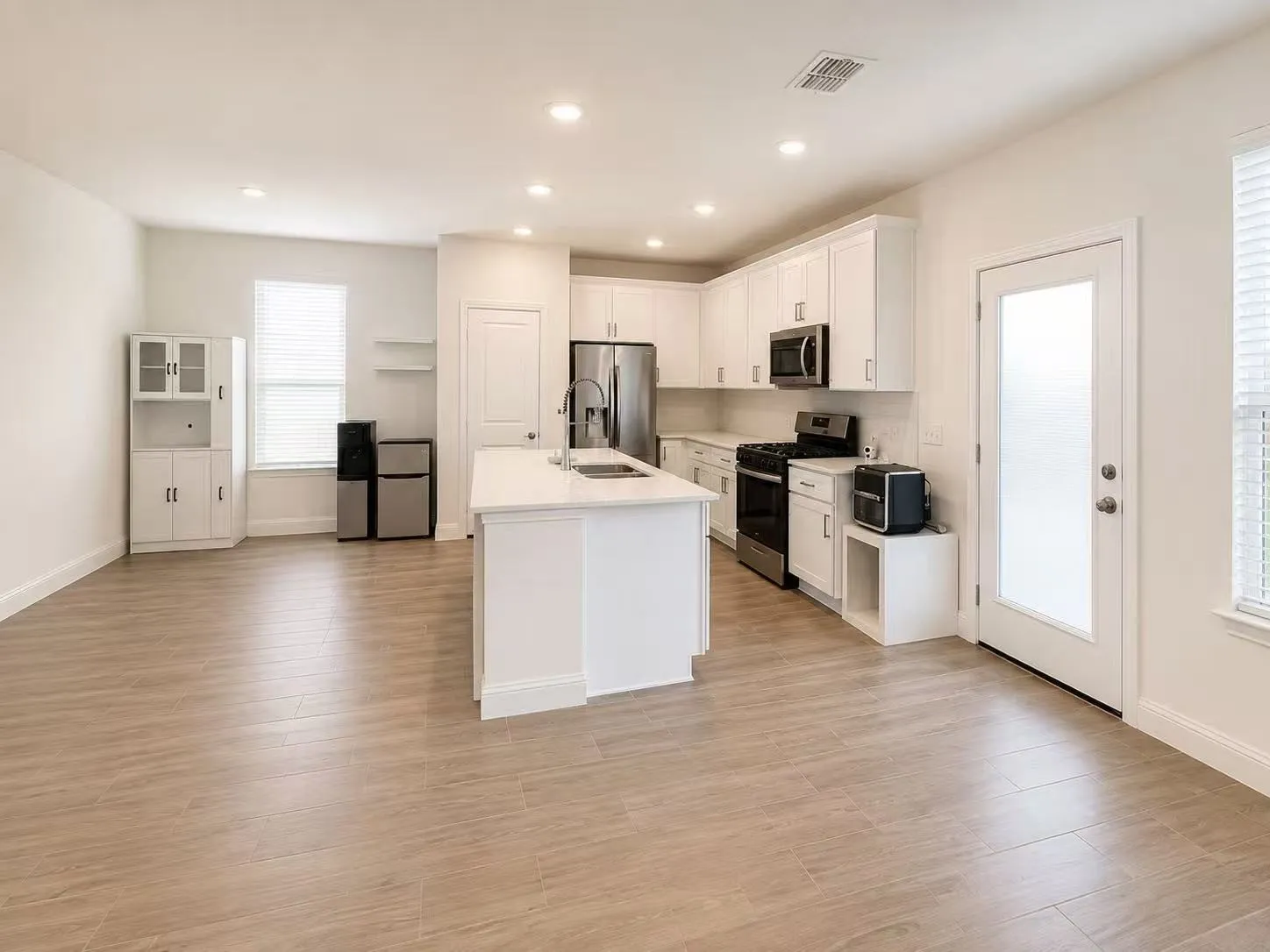 Single Family Residence For Rent in Kaufman County , 1328 Middlebrooks Drive, Forney, Texas 75126, 4 Bedroom, 3 Bathroom, 2 Garage spaces, 2,534 Sqft, built in 2024, mls#21356878, Real Estate Agent in Forney, Homes For Rent in Kaufman county, Homes For Rent in Forney, Realtor in Forney Texas, Real Estate Brokerage Independent Realty Texas, Luminita Cordes Realtor