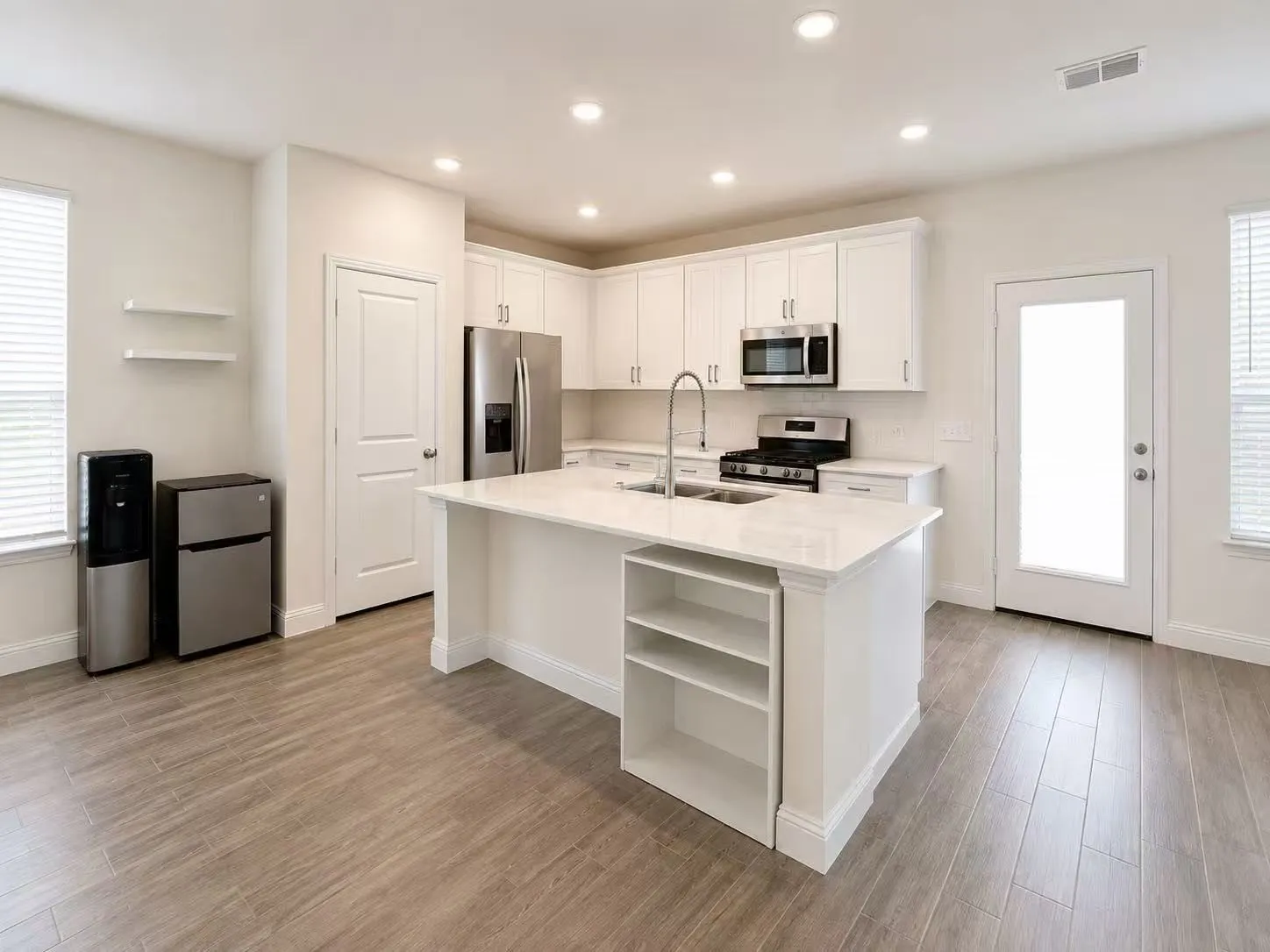 Single Family Residence For Rent in Kaufman County , 1328 Middlebrooks Drive, Forney, Texas 75126, 4 Bedroom, 3 Bathroom, 2 Garage spaces, 2,534 Sqft, built in 2024, mls#21356878, Real Estate Agent in Forney, Homes For Rent in Kaufman county, Homes For Rent in Forney, Realtor in Forney Texas, Real Estate Brokerage Independent Realty Texas, Luminita Cordes Realtor