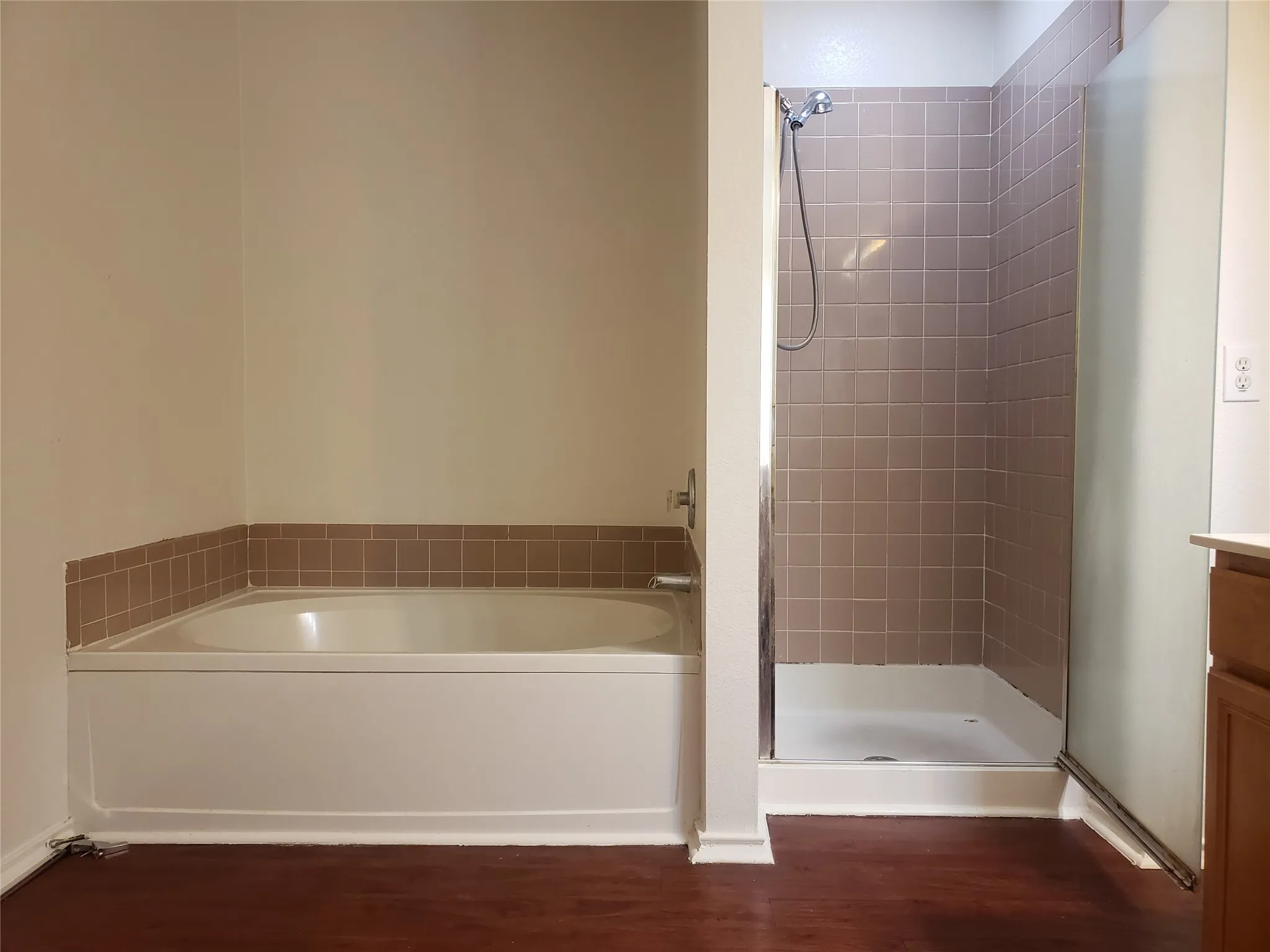 Single Family Residence For Rent in Tarrant County , 7009 Oconnor Street, Arlington, Texas 76002, 4 Bedroom, 3 Bathroom, Garage spaces, 3,292 Sqft, built in 2000, mls#21357314, Real Estate Agent in Arlington, Homes For Rent in Tarrant county, Homes For Rent in Arlington, Realtor in Arlington Texas, Real Estate Brokerage Independent Realty Texas, Luminita Cordes Realtor