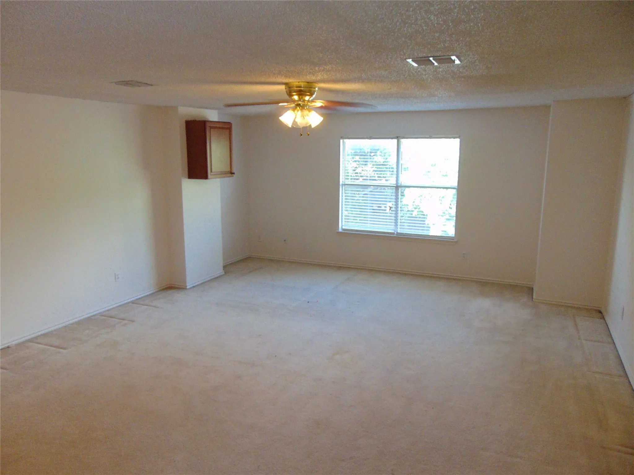 Single Family Residence For Rent in Tarrant County , 7009 Oconnor Street, Arlington, Texas 76002, 4 Bedroom, 3 Bathroom, Garage spaces, 3,292 Sqft, built in 2000, mls#21357314, Real Estate Agent in Arlington, Homes For Rent in Tarrant county, Homes For Rent in Arlington, Realtor in Arlington Texas, Real Estate Brokerage Independent Realty Texas, Luminita Cordes Realtor