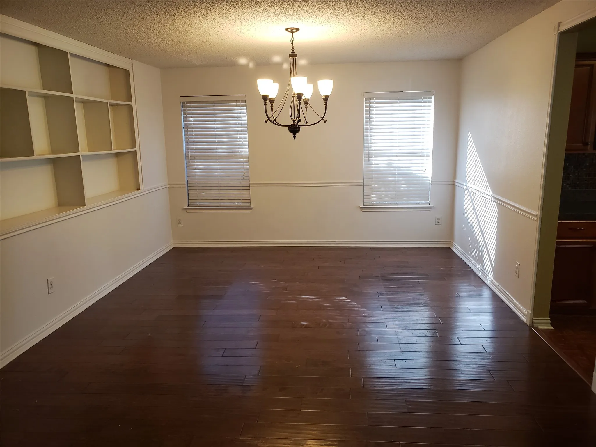 Single Family Residence For Rent in Tarrant County , 7009 Oconnor Street, Arlington, Texas 76002, 4 Bedroom, 3 Bathroom, Garage spaces, 3,292 Sqft, built in 2000, mls#21357314, Real Estate Agent in Arlington, Homes For Rent in Tarrant county, Homes For Rent in Arlington, Realtor in Arlington Texas, Real Estate Brokerage Independent Realty Texas, Luminita Cordes Realtor