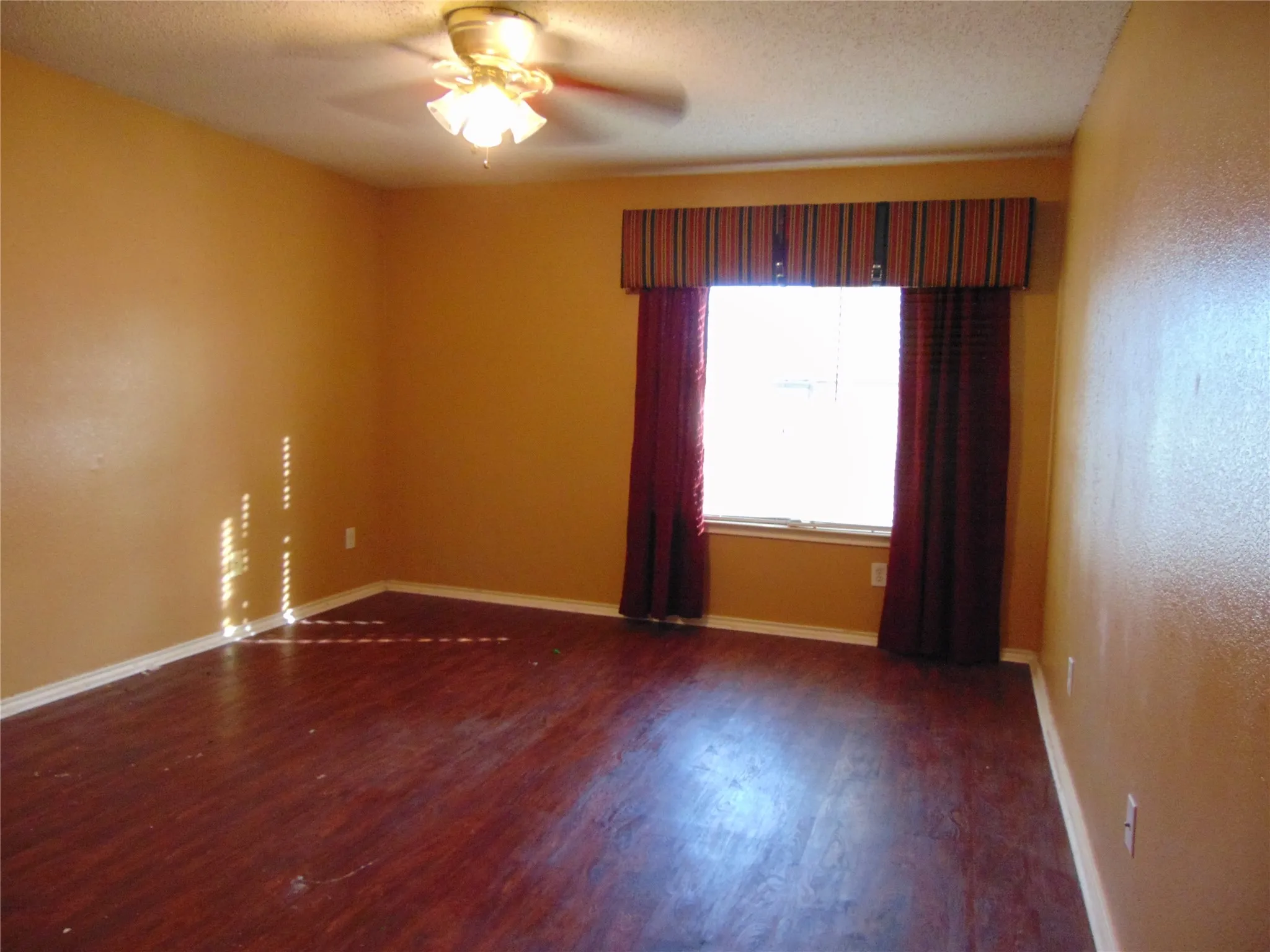 Single Family Residence For Rent in Tarrant County , 7009 Oconnor Street, Arlington, Texas 76002, 4 Bedroom, 3 Bathroom, Garage spaces, 3,292 Sqft, built in 2000, mls#21357314, Real Estate Agent in Arlington, Homes For Rent in Tarrant county, Homes For Rent in Arlington, Realtor in Arlington Texas, Real Estate Brokerage Independent Realty Texas, Luminita Cordes Realtor