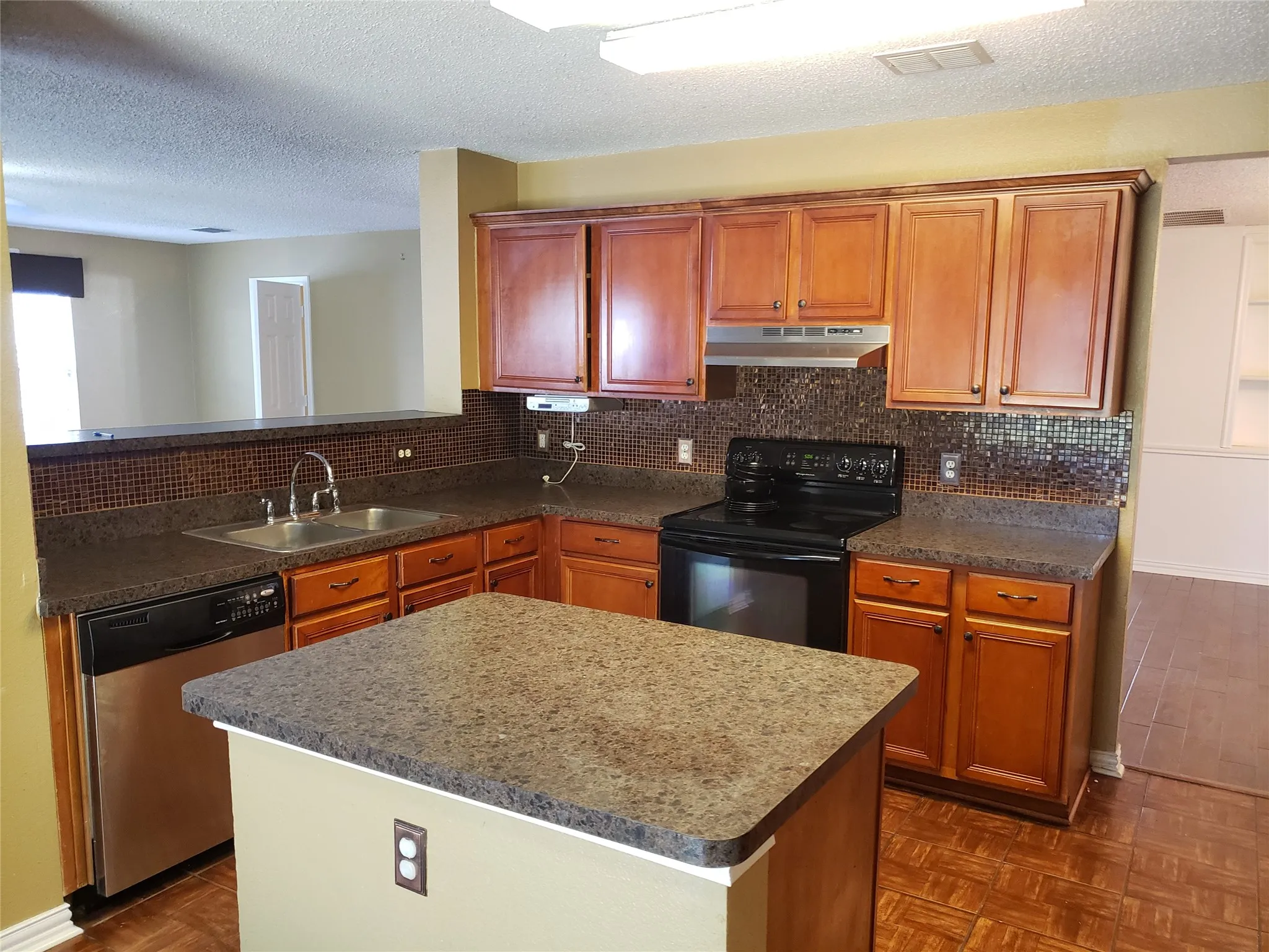 Single Family Residence For Rent in Tarrant County , 7009 Oconnor Street, Arlington, Texas 76002, 4 Bedroom, 3 Bathroom, Garage spaces, 3,292 Sqft, built in 2000, mls#21357314, Real Estate Agent in Arlington, Homes For Rent in Tarrant county, Homes For Rent in Arlington, Realtor in Arlington Texas, Real Estate Brokerage Independent Realty Texas, Luminita Cordes Realtor