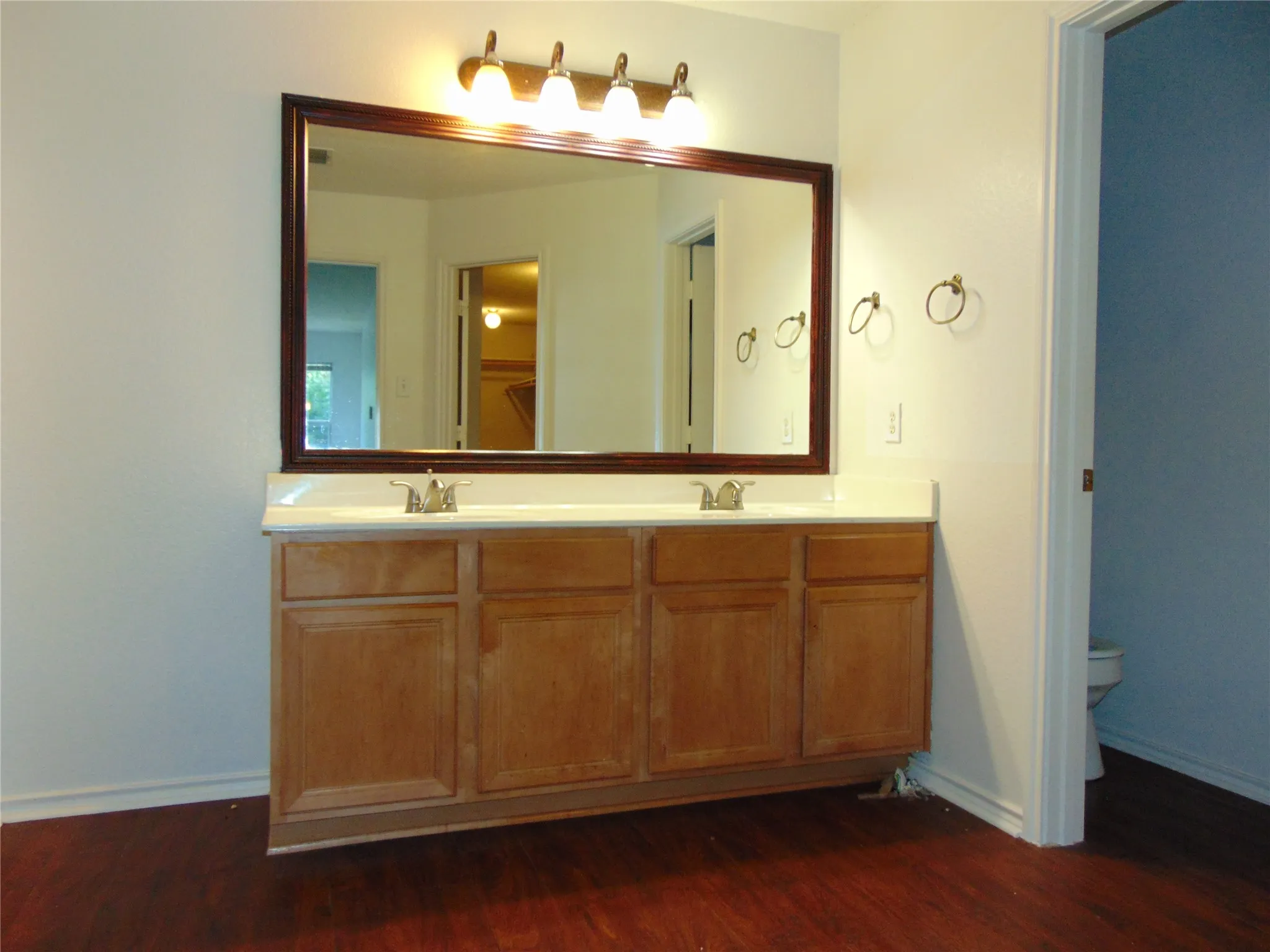 Single Family Residence For Rent in Tarrant County , 7009 Oconnor Street, Arlington, Texas 76002, 4 Bedroom, 3 Bathroom, Garage spaces, 3,292 Sqft, built in 2000, mls#21357314, Real Estate Agent in Arlington, Homes For Rent in Tarrant county, Homes For Rent in Arlington, Realtor in Arlington Texas, Real Estate Brokerage Independent Realty Texas, Luminita Cordes Realtor