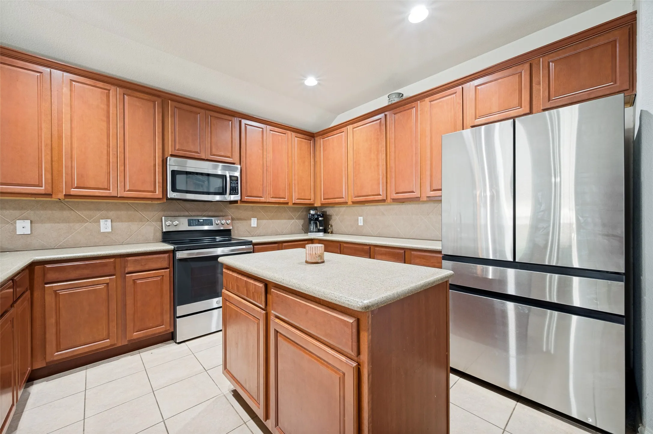 Single Family Residence For Sale in Denton County , 1421 Danielle Creek Drive, Little Elm, Texas 75068, 3 Bedroom, 2 Bathroom, 2 Garage spaces, 1,763 Sqft, built in 2008, Price $314,900, mls#21356653, Real Estate Agent in Little Elm, Homes For Sale in Denton county, Homes For Sale in Little Elm, Realtor in Little Elm Texas, Real Estate Brokerage Independent Realty Texas, Luminita Cordes Realtor