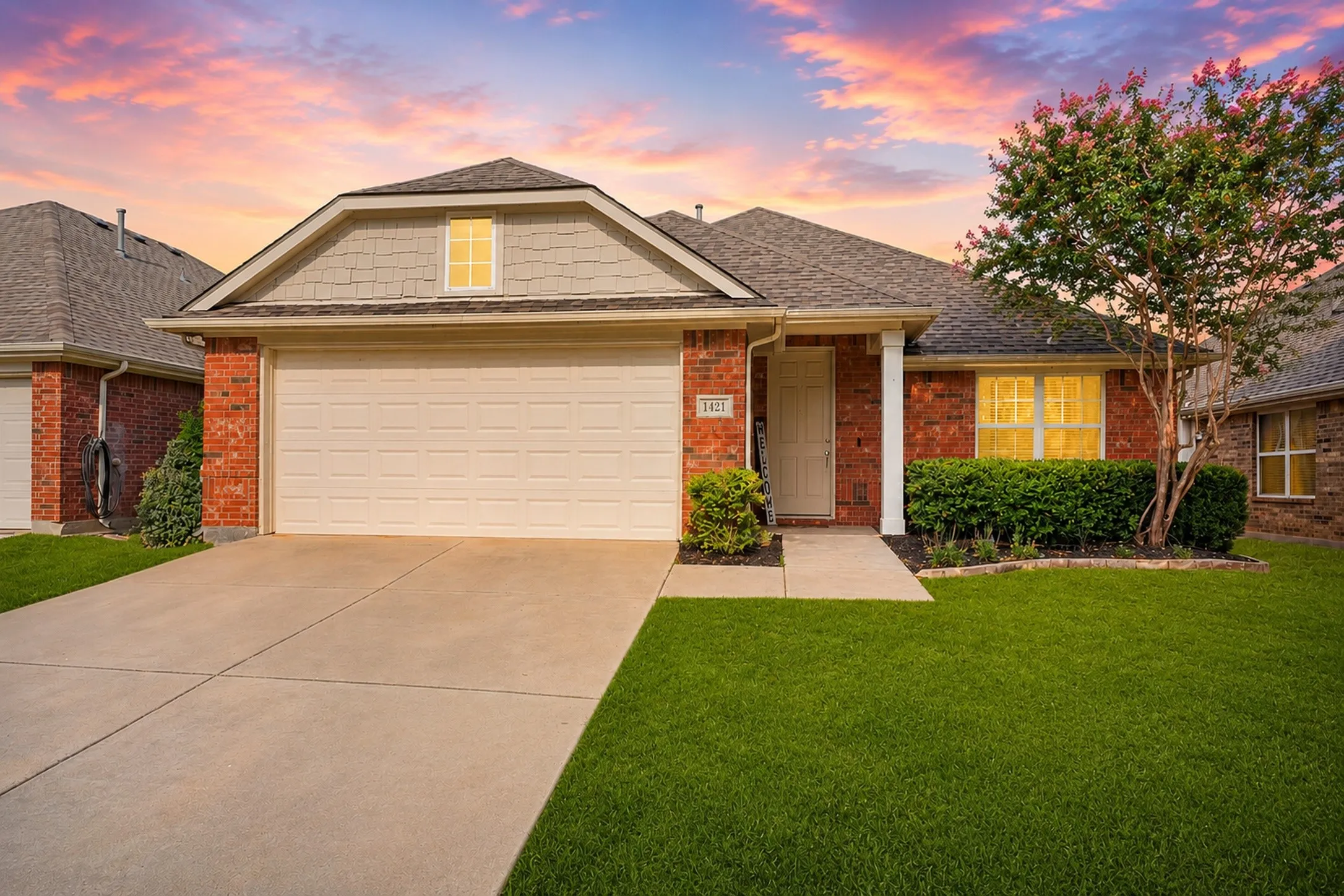 Single Family Residence For Sale in Denton County , 1421 Danielle Creek Drive, Little Elm, Texas 75068, 3 Bedroom, 2 Bathroom, 2 Garage spaces, 1,763 Sqft, built in 2008, Price $314,900, mls#21356653, Real Estate Agent in Little Elm, Homes For Sale in Denton county, Homes For Sale in Little Elm, Realtor in Little Elm Texas, Real Estate Brokerage Independent Realty Texas, Luminita Cordes Realtor