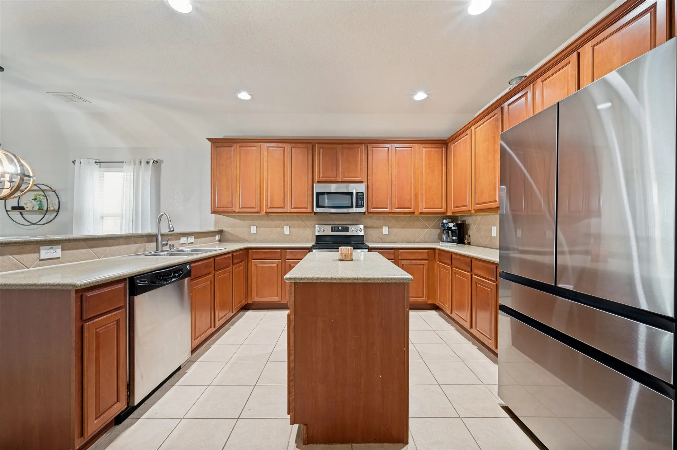 Single Family Residence For Sale in Denton County , 1421 Danielle Creek Drive, Little Elm, Texas 75068, 3 Bedroom, 2 Bathroom, 2 Garage spaces, 1,763 Sqft, built in 2008, Price $314,900, mls#21356653, Real Estate Agent in Little Elm, Homes For Sale in Denton county, Homes For Sale in Little Elm, Realtor in Little Elm Texas, Real Estate Brokerage Independent Realty Texas, Luminita Cordes Realtor