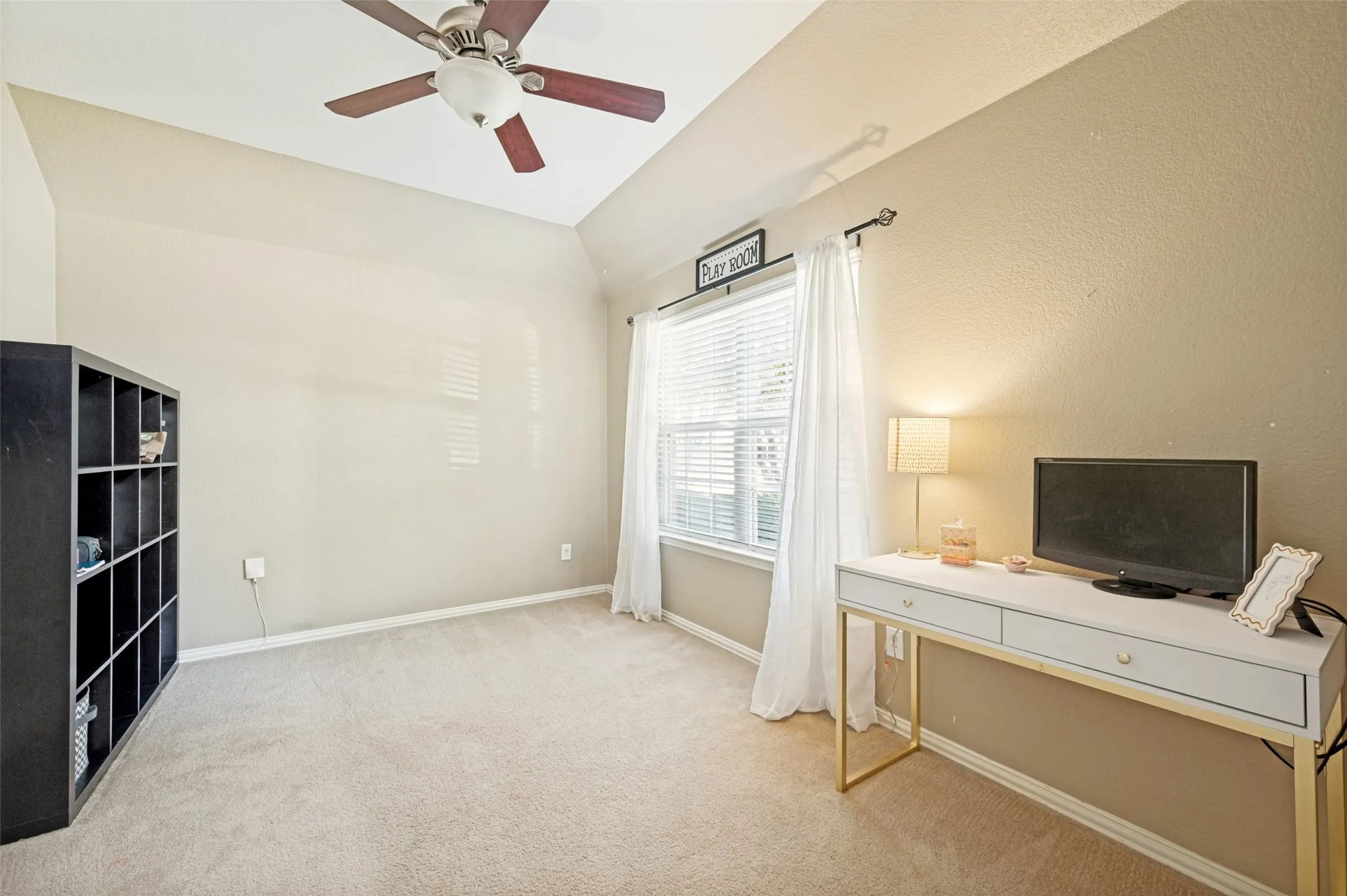 Single Family Residence For Sale in Denton County , 1421 Danielle Creek Drive, Little Elm, Texas 75068, 3 Bedroom, 2 Bathroom, 2 Garage spaces, 1,763 Sqft, built in 2008, Price $314,900, mls#21356653, Real Estate Agent in Little Elm, Homes For Sale in Denton county, Homes For Sale in Little Elm, Realtor in Little Elm Texas, Real Estate Brokerage Independent Realty Texas, Luminita Cordes Realtor