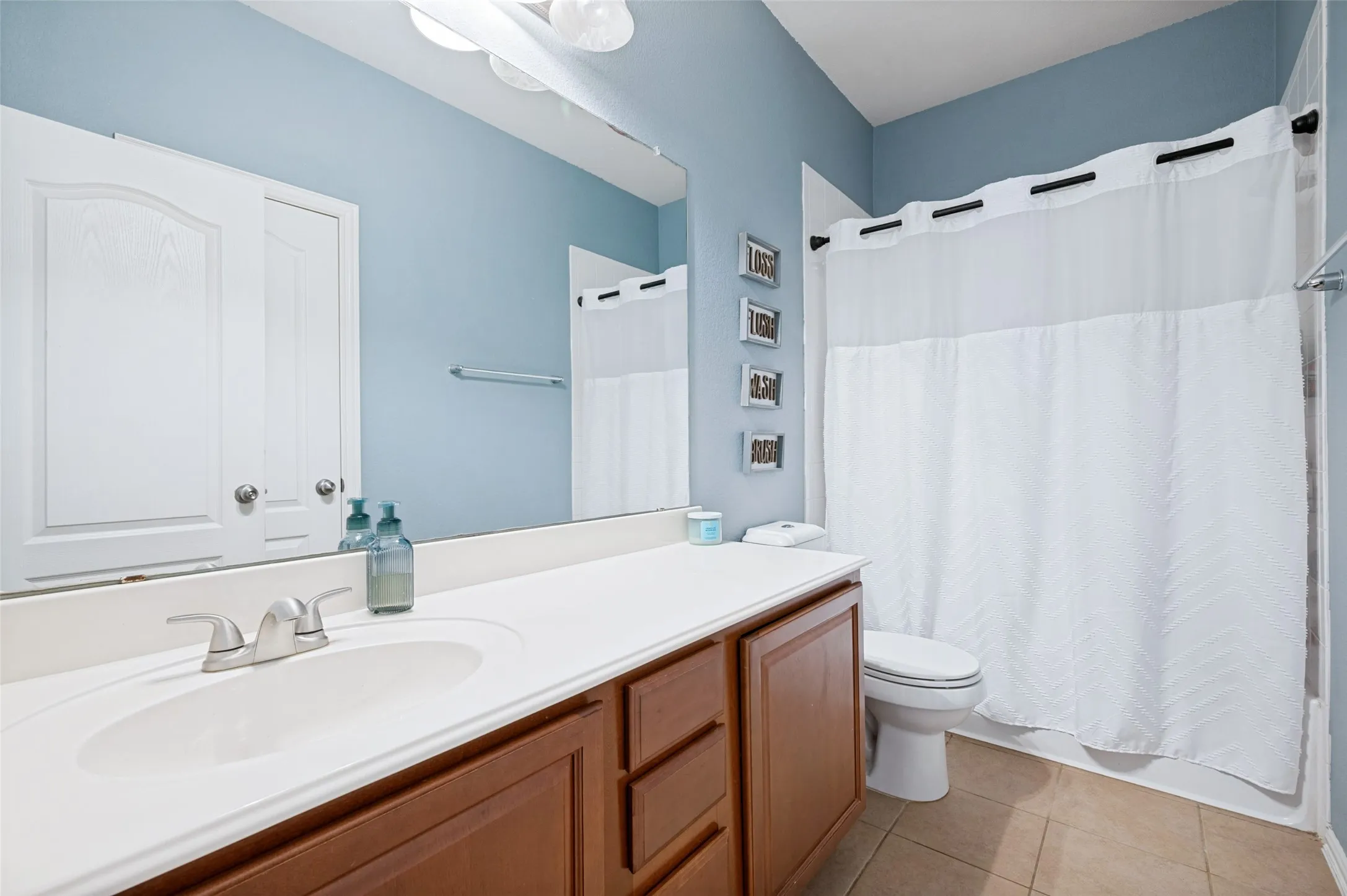 Single Family Residence For Sale in Denton County , 1421 Danielle Creek Drive, Little Elm, Texas 75068, 3 Bedroom, 2 Bathroom, 2 Garage spaces, 1,763 Sqft, built in 2008, Price $314,900, mls#21356653, Real Estate Agent in Little Elm, Homes For Sale in Denton county, Homes For Sale in Little Elm, Realtor in Little Elm Texas, Real Estate Brokerage Independent Realty Texas, Luminita Cordes Realtor