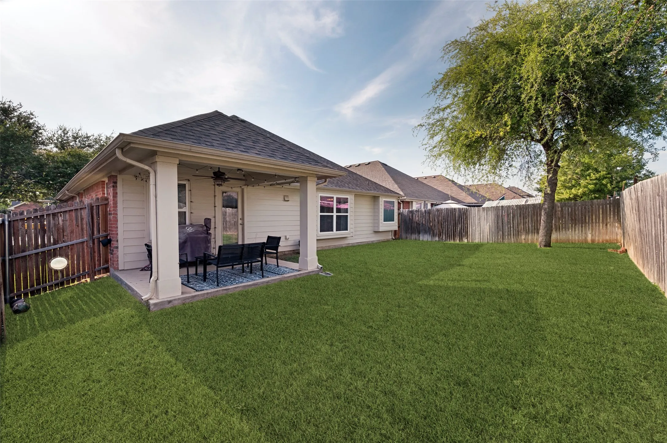Single Family Residence For Sale in Denton County , 1421 Danielle Creek Drive, Little Elm, Texas 75068, 3 Bedroom, 2 Bathroom, 2 Garage spaces, 1,763 Sqft, built in 2008, Price $314,900, mls#21356653, Real Estate Agent in Little Elm, Homes For Sale in Denton county, Homes For Sale in Little Elm, Realtor in Little Elm Texas, Real Estate Brokerage Independent Realty Texas, Luminita Cordes Realtor