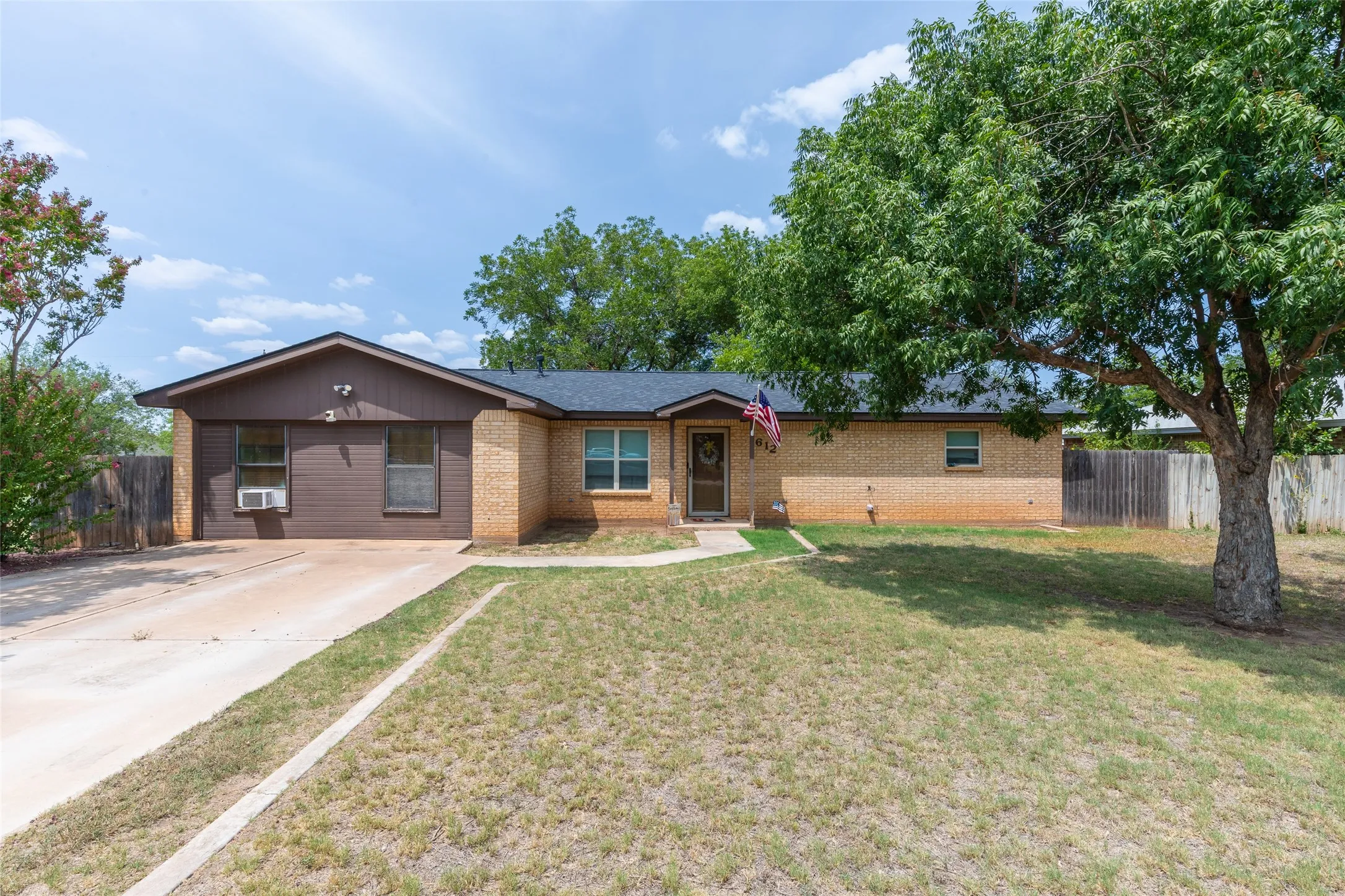 Single Family Residence For Sale in Taylor County , 612 N 2nd, Merkel, Texas 79536, 3 Bedroom, 2 Bathroom, Garage spaces, 1,911 Sqft, built in 1986, mls#21356171, Real Estate Agent in Merkel, Homes For Sale in Taylor county, Homes For Sale in Merkel, Realtor in Merkel Texas, Real Estate Brokerage Independent Realty Texas, Luminita Cordes Realtor