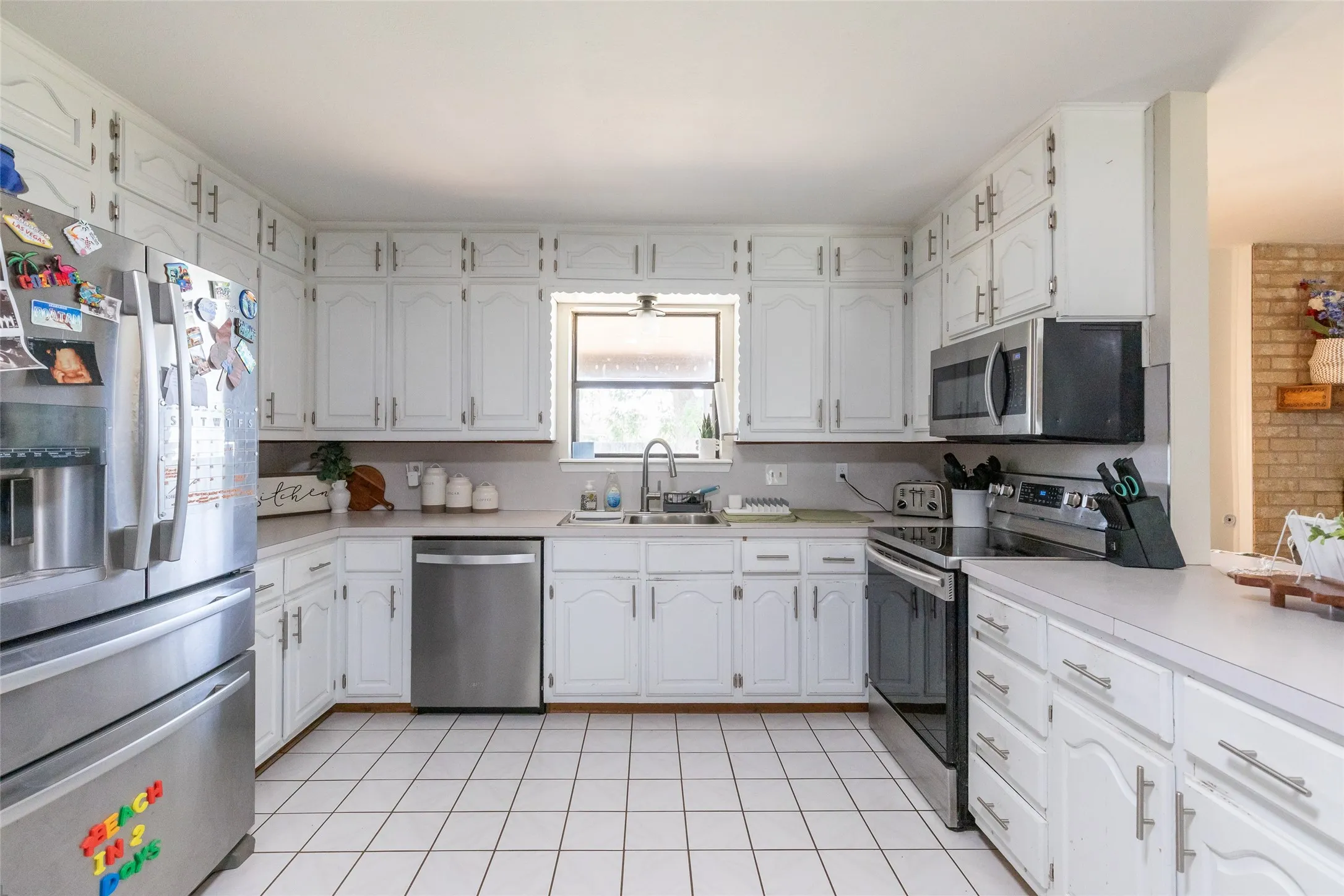 Single Family Residence For Sale in Taylor County , 612 N 2nd, Merkel, Texas 79536, 3 Bedroom, 2 Bathroom, Garage spaces, 1,911 Sqft, built in 1986, mls#21356171, Real Estate Agent in Merkel, Homes For Sale in Taylor county, Homes For Sale in Merkel, Realtor in Merkel Texas, Real Estate Brokerage Independent Realty Texas, Luminita Cordes Realtor