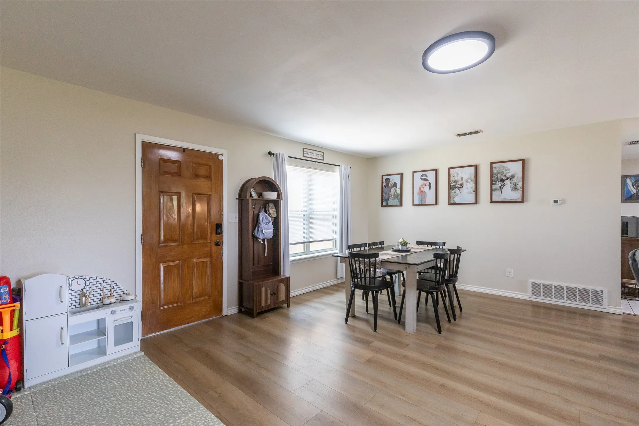 Single Family Residence For Sale in Taylor County , 612 N 2nd, Merkel, Texas 79536, 3 Bedroom, 2 Bathroom, Garage spaces, 1,911 Sqft, built in 1986, mls#21356171, Real Estate Agent in Merkel, Homes For Sale in Taylor county, Homes For Sale in Merkel, Realtor in Merkel Texas, Real Estate Brokerage Independent Realty Texas, Luminita Cordes Realtor