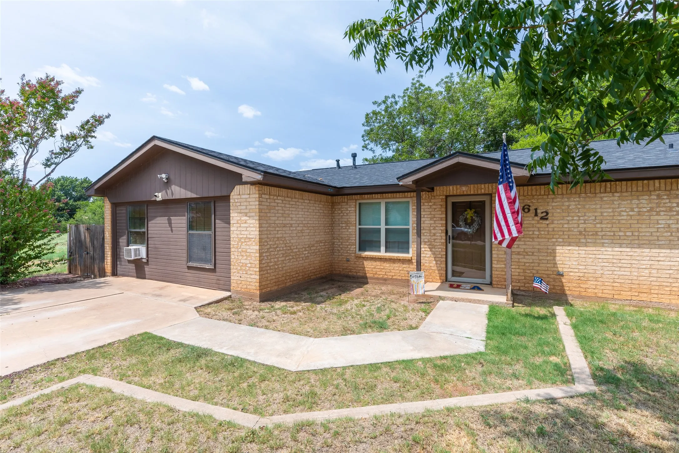 Single Family Residence For Sale in Taylor County , 612 N 2nd, Merkel, Texas 79536, 3 Bedroom, 2 Bathroom, Garage spaces, 1,911 Sqft, built in 1986, mls#21356171, Real Estate Agent in Merkel, Homes For Sale in Taylor county, Homes For Sale in Merkel, Realtor in Merkel Texas, Real Estate Brokerage Independent Realty Texas, Luminita Cordes Realtor