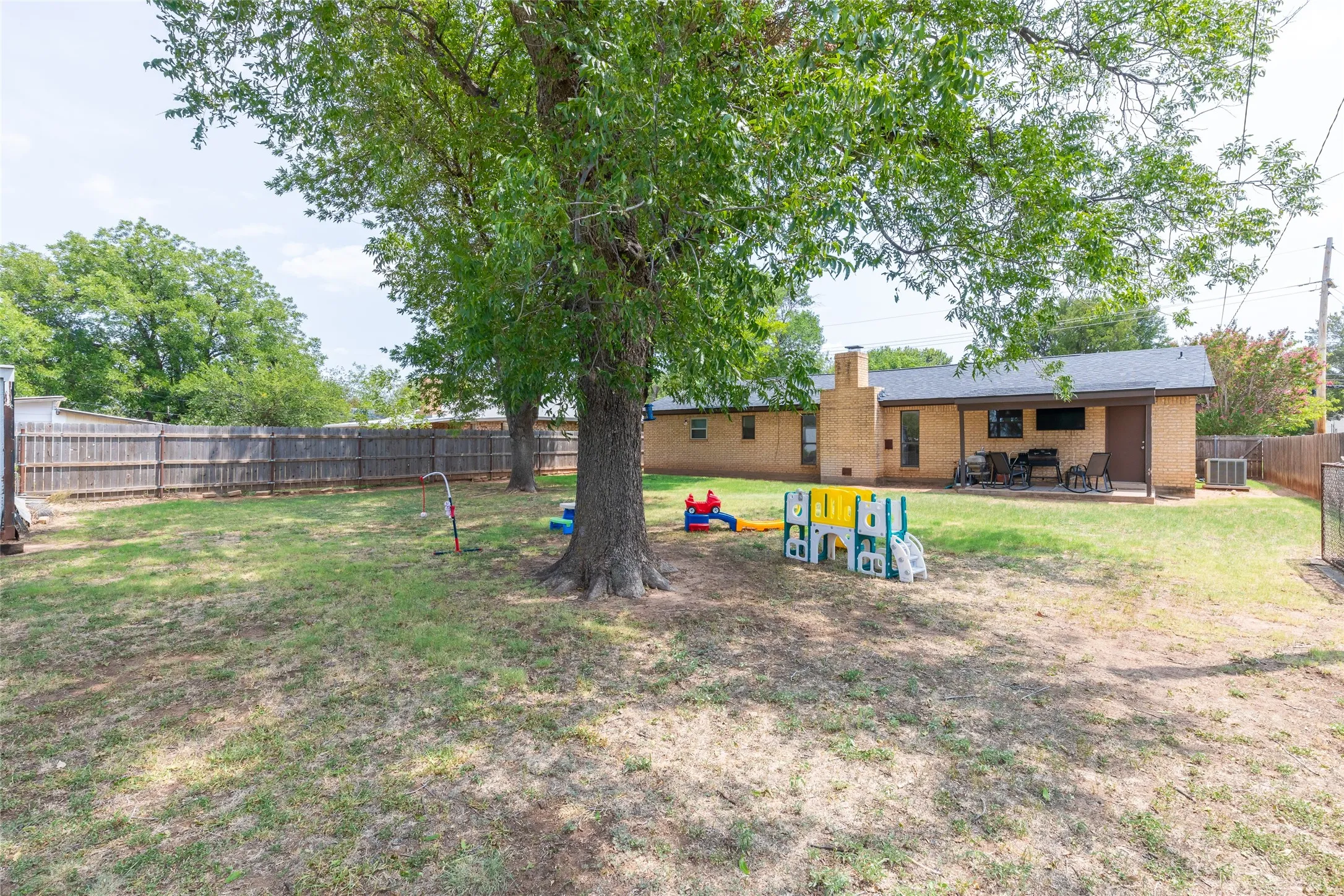 Single Family Residence For Sale in Taylor County , 612 N 2nd, Merkel, Texas 79536, 3 Bedroom, 2 Bathroom, Garage spaces, 1,911 Sqft, built in 1986, mls#21356171, Real Estate Agent in Merkel, Homes For Sale in Taylor county, Homes For Sale in Merkel, Realtor in Merkel Texas, Real Estate Brokerage Independent Realty Texas, Luminita Cordes Realtor
