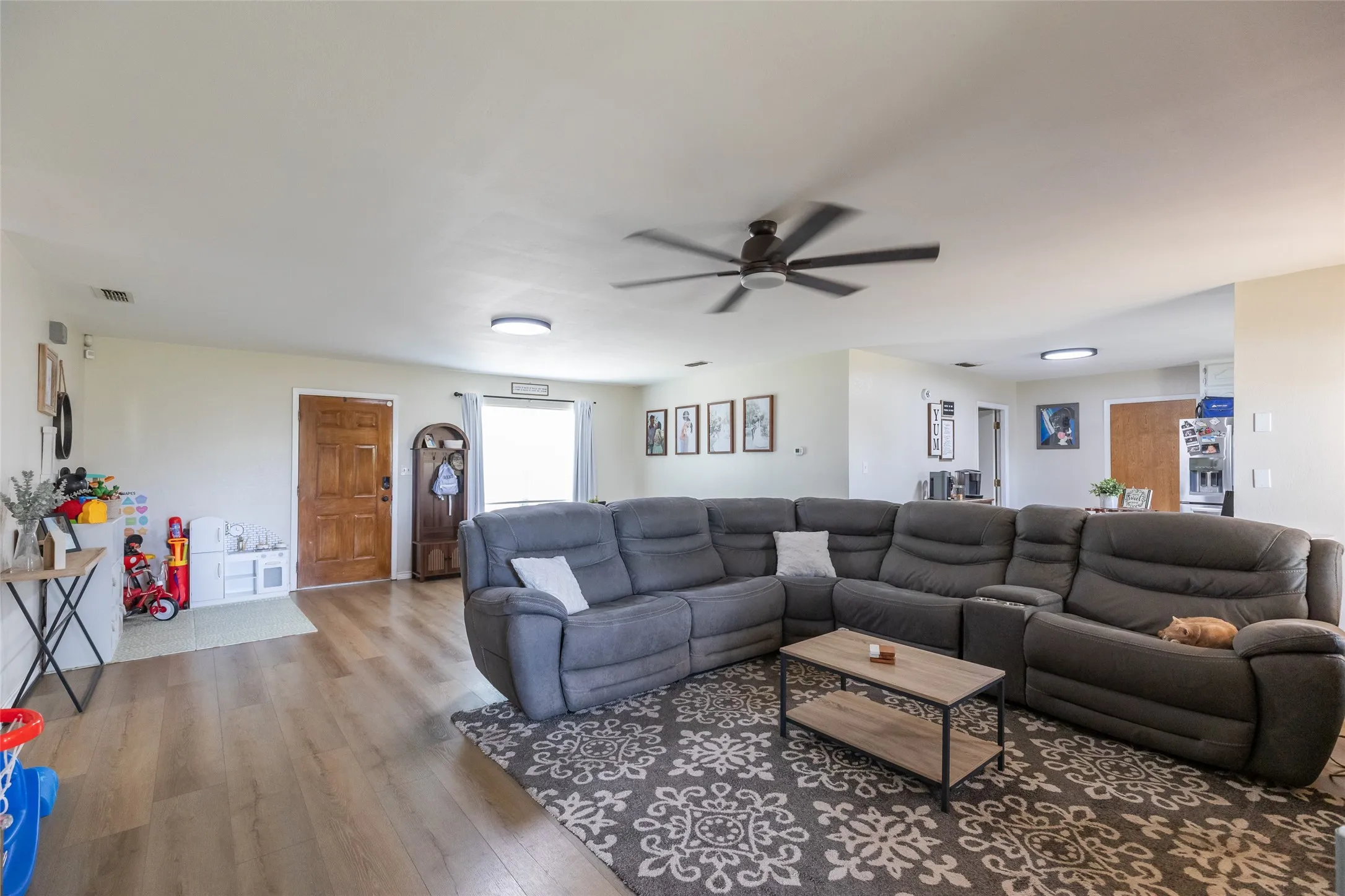 Single Family Residence For Sale in Taylor County , 612 N 2nd, Merkel, Texas 79536, 3 Bedroom, 2 Bathroom, Garage spaces, 1,911 Sqft, built in 1986, mls#21356171, Real Estate Agent in Merkel, Homes For Sale in Taylor county, Homes For Sale in Merkel, Realtor in Merkel Texas, Real Estate Brokerage Independent Realty Texas, Luminita Cordes Realtor