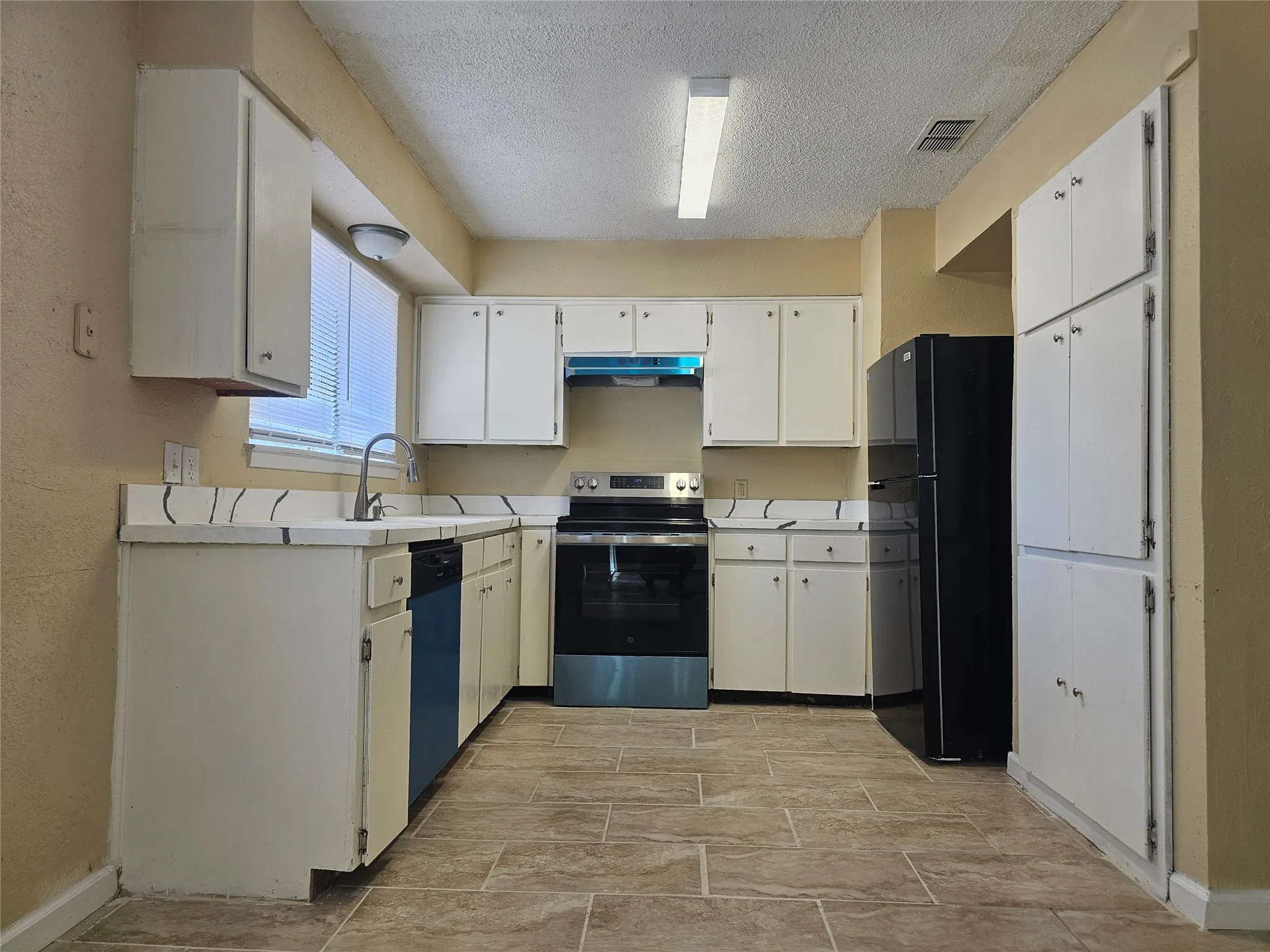 Single Family Residence For Rent in Tarrant County , 5604 Macarthur Drive, Fort Worth, Texas 76112, 4 Bedroom, 2 Bathroom, Garage spaces, 1,491 Sqft, built in 1972, mls#21357320, Real Estate Agent in Fort Worth, Homes For Rent in Tarrant county, Homes For Rent in Fort Worth, Realtor in Fort Worth Texas, Real Estate Brokerage Independent Realty Texas, Luminita Cordes Realtor