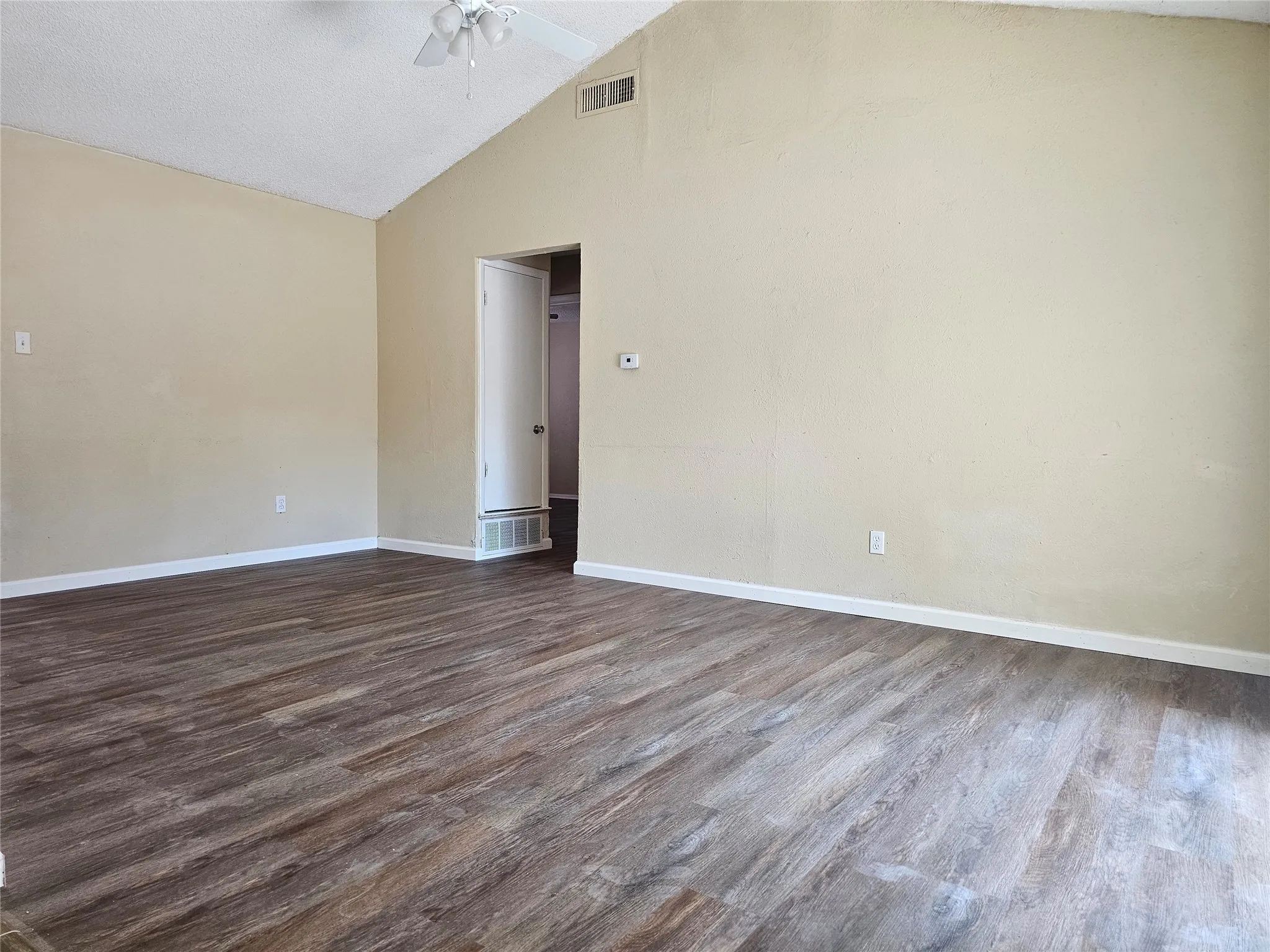 Single Family Residence For Rent in Tarrant County , 5604 Macarthur Drive, Fort Worth, Texas 76112, 4 Bedroom, 2 Bathroom, Garage spaces, 1,491 Sqft, built in 1972, mls#21357320, Real Estate Agent in Fort Worth, Homes For Rent in Tarrant county, Homes For Rent in Fort Worth, Realtor in Fort Worth Texas, Real Estate Brokerage Independent Realty Texas, Luminita Cordes Realtor