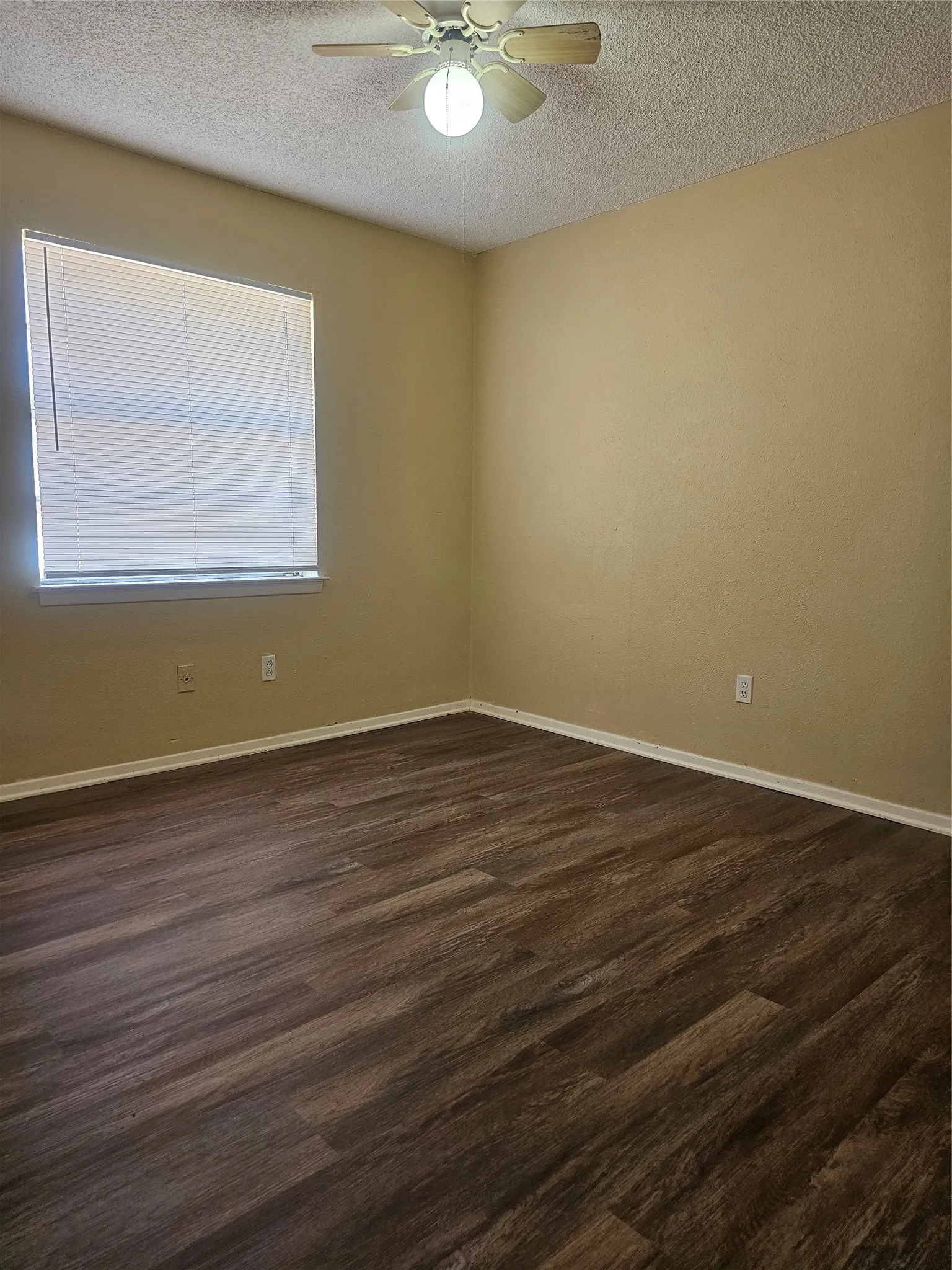 Single Family Residence For Rent in Tarrant County , 5604 Macarthur Drive, Fort Worth, Texas 76112, 4 Bedroom, 2 Bathroom, Garage spaces, 1,491 Sqft, built in 1972, mls#21357320, Real Estate Agent in Fort Worth, Homes For Rent in Tarrant county, Homes For Rent in Fort Worth, Realtor in Fort Worth Texas, Real Estate Brokerage Independent Realty Texas, Luminita Cordes Realtor