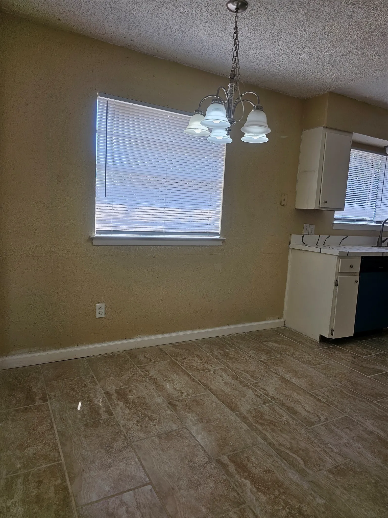Single Family Residence For Rent in Tarrant County , 5604 Macarthur Drive, Fort Worth, Texas 76112, 4 Bedroom, 2 Bathroom, Garage spaces, 1,491 Sqft, built in 1972, mls#21357320, Real Estate Agent in Fort Worth, Homes For Rent in Tarrant county, Homes For Rent in Fort Worth, Realtor in Fort Worth Texas, Real Estate Brokerage Independent Realty Texas, Luminita Cordes Realtor