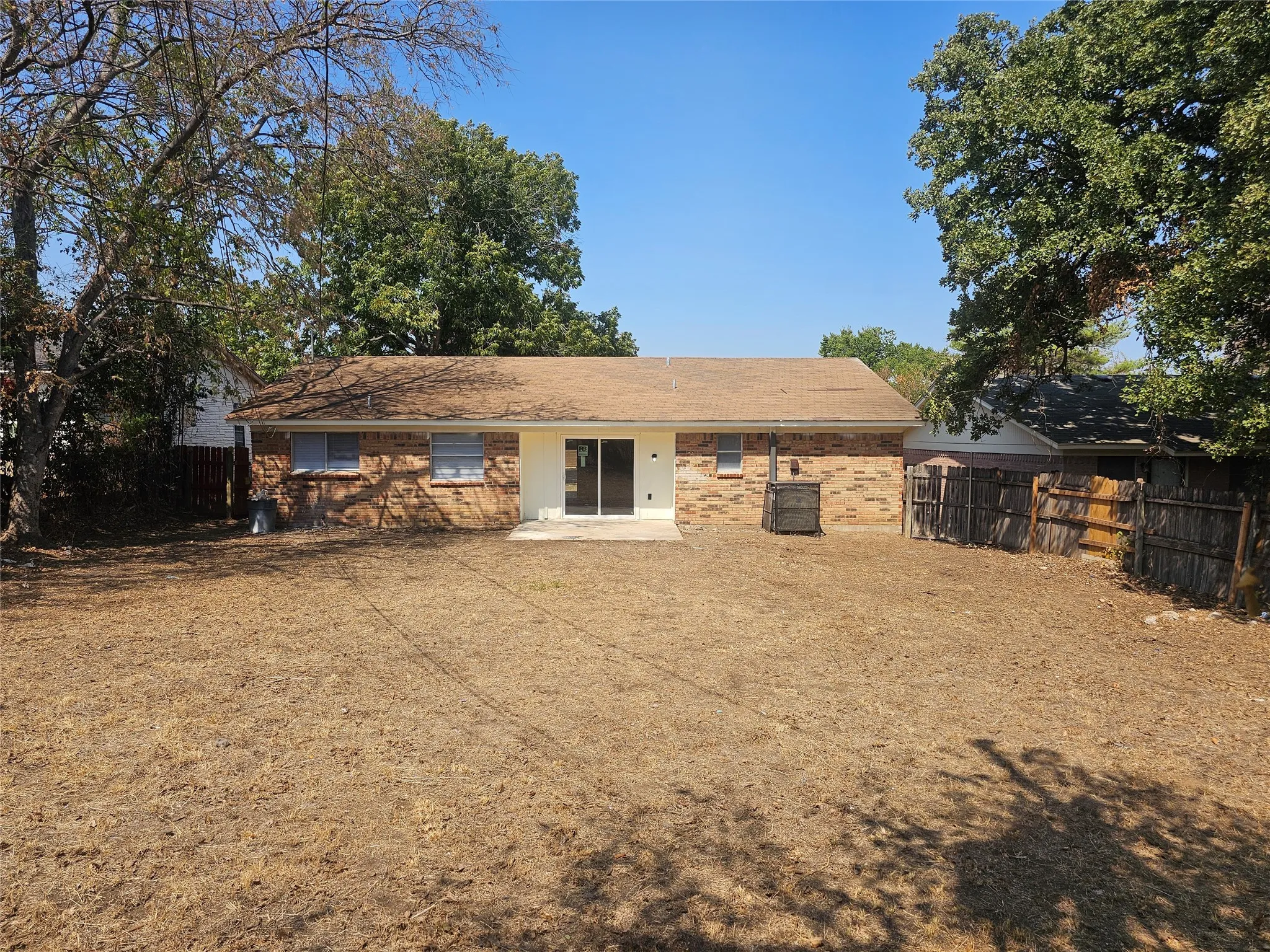 Single Family Residence For Rent in Tarrant County , 5604 Macarthur Drive, Fort Worth, Texas 76112, 4 Bedroom, 2 Bathroom, Garage spaces, 1,491 Sqft, built in 1972, mls#21357320, Real Estate Agent in Fort Worth, Homes For Rent in Tarrant county, Homes For Rent in Fort Worth, Realtor in Fort Worth Texas, Real Estate Brokerage Independent Realty Texas, Luminita Cordes Realtor