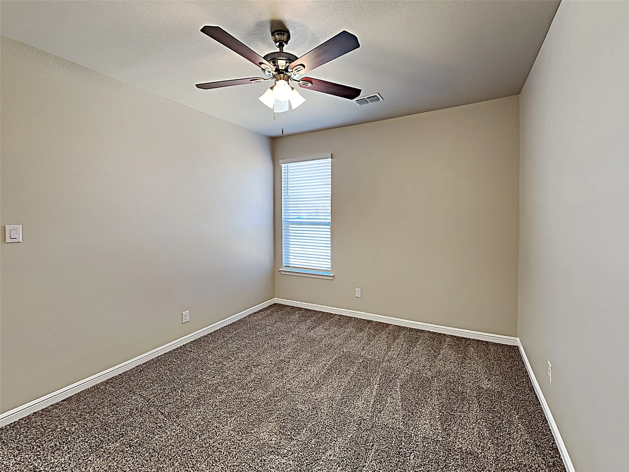 Single Family Residence For Sale in Ellis County , 2606 Lavender Lane, Glenn Heights, Texas 75154, 3 Bedroom, 2 Bathroom, 2 Garage spaces, 2,207 Sqft, built in 2019, mls#21357321, Real Estate Agent in Glenn Heights, Homes For Sale in Ellis county, Homes For Sale in Glenn Heights, Realtor in Glenn Heights Texas, Real Estate Brokerage Independent Realty Texas, Luminita Cordes Realtor