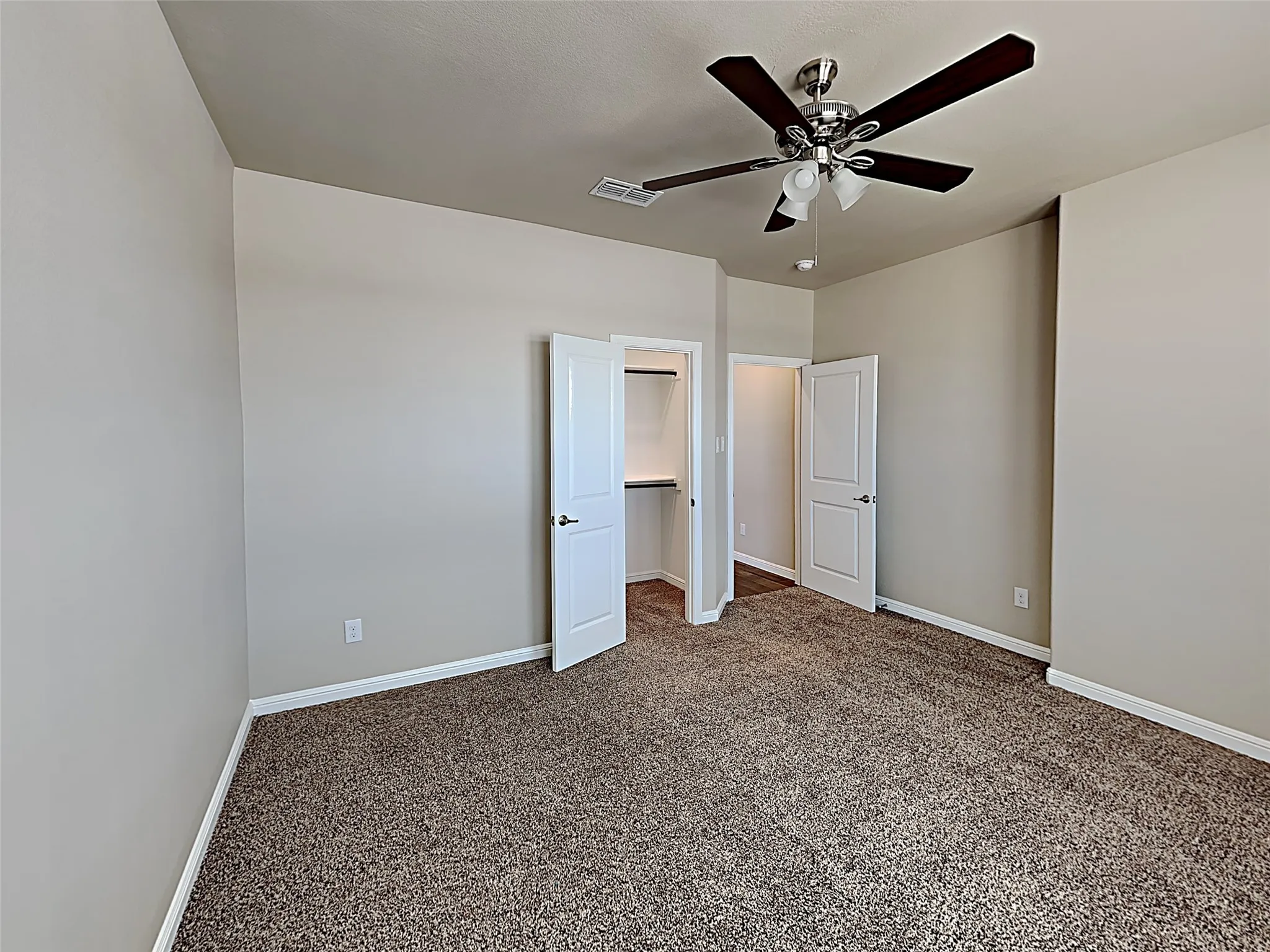 Single Family Residence For Sale in Ellis County , 2606 Lavender Lane, Glenn Heights, Texas 75154, 3 Bedroom, 2 Bathroom, 2 Garage spaces, 2,207 Sqft, built in 2019, mls#21357321, Real Estate Agent in Glenn Heights, Homes For Sale in Ellis county, Homes For Sale in Glenn Heights, Realtor in Glenn Heights Texas, Real Estate Brokerage Independent Realty Texas, Luminita Cordes Realtor