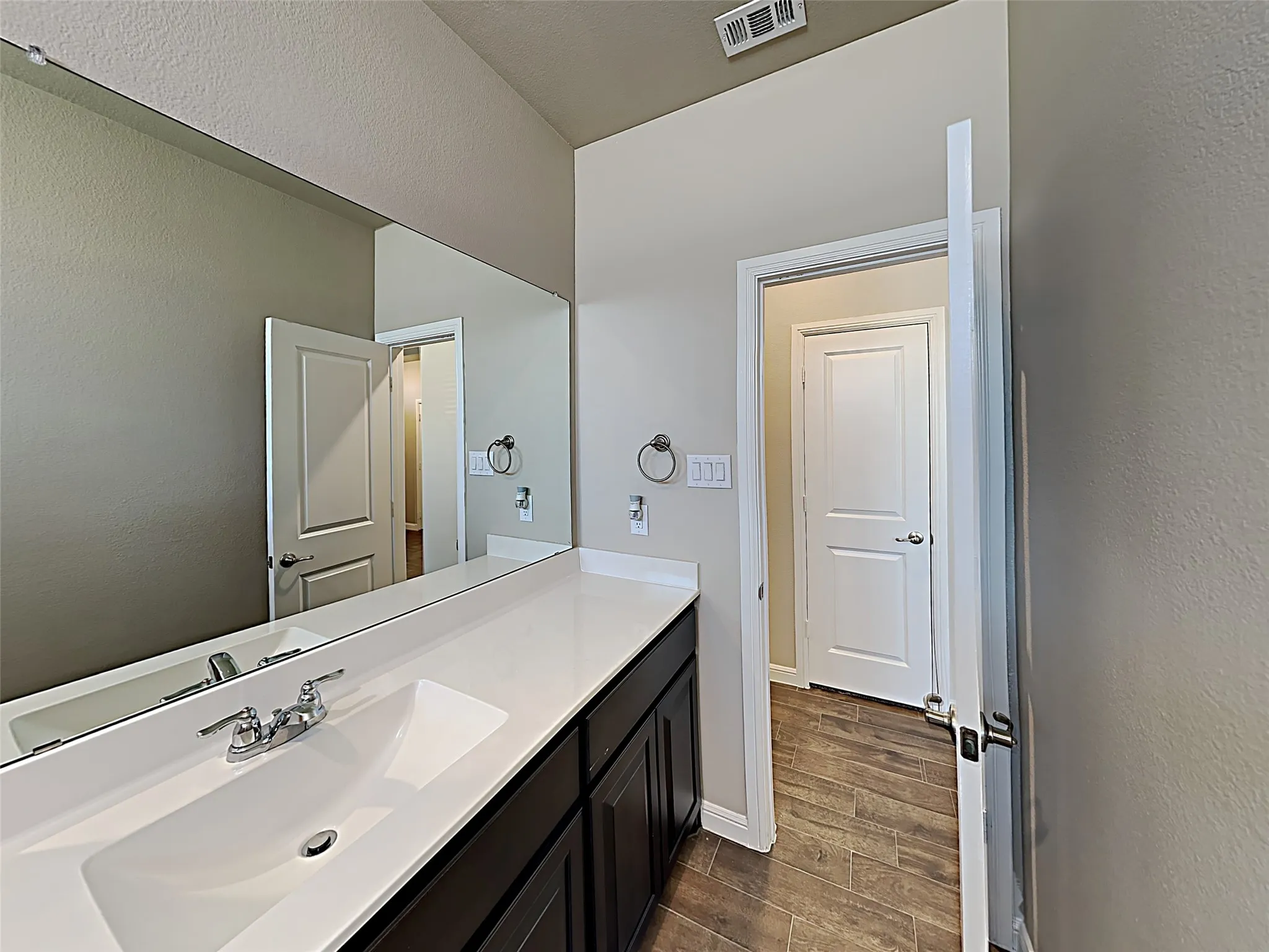 Single Family Residence For Sale in Ellis County , 2606 Lavender Lane, Glenn Heights, Texas 75154, 3 Bedroom, 2 Bathroom, 2 Garage spaces, 2,207 Sqft, built in 2019, mls#21357321, Real Estate Agent in Glenn Heights, Homes For Sale in Ellis county, Homes For Sale in Glenn Heights, Realtor in Glenn Heights Texas, Real Estate Brokerage Independent Realty Texas, Luminita Cordes Realtor