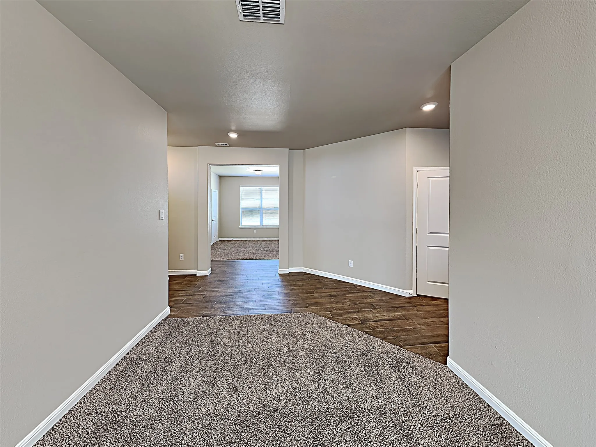 Single Family Residence For Sale in Ellis County , 2606 Lavender Lane, Glenn Heights, Texas 75154, 3 Bedroom, 2 Bathroom, 2 Garage spaces, 2,207 Sqft, built in 2019, mls#21357321, Real Estate Agent in Glenn Heights, Homes For Sale in Ellis county, Homes For Sale in Glenn Heights, Realtor in Glenn Heights Texas, Real Estate Brokerage Independent Realty Texas, Luminita Cordes Realtor