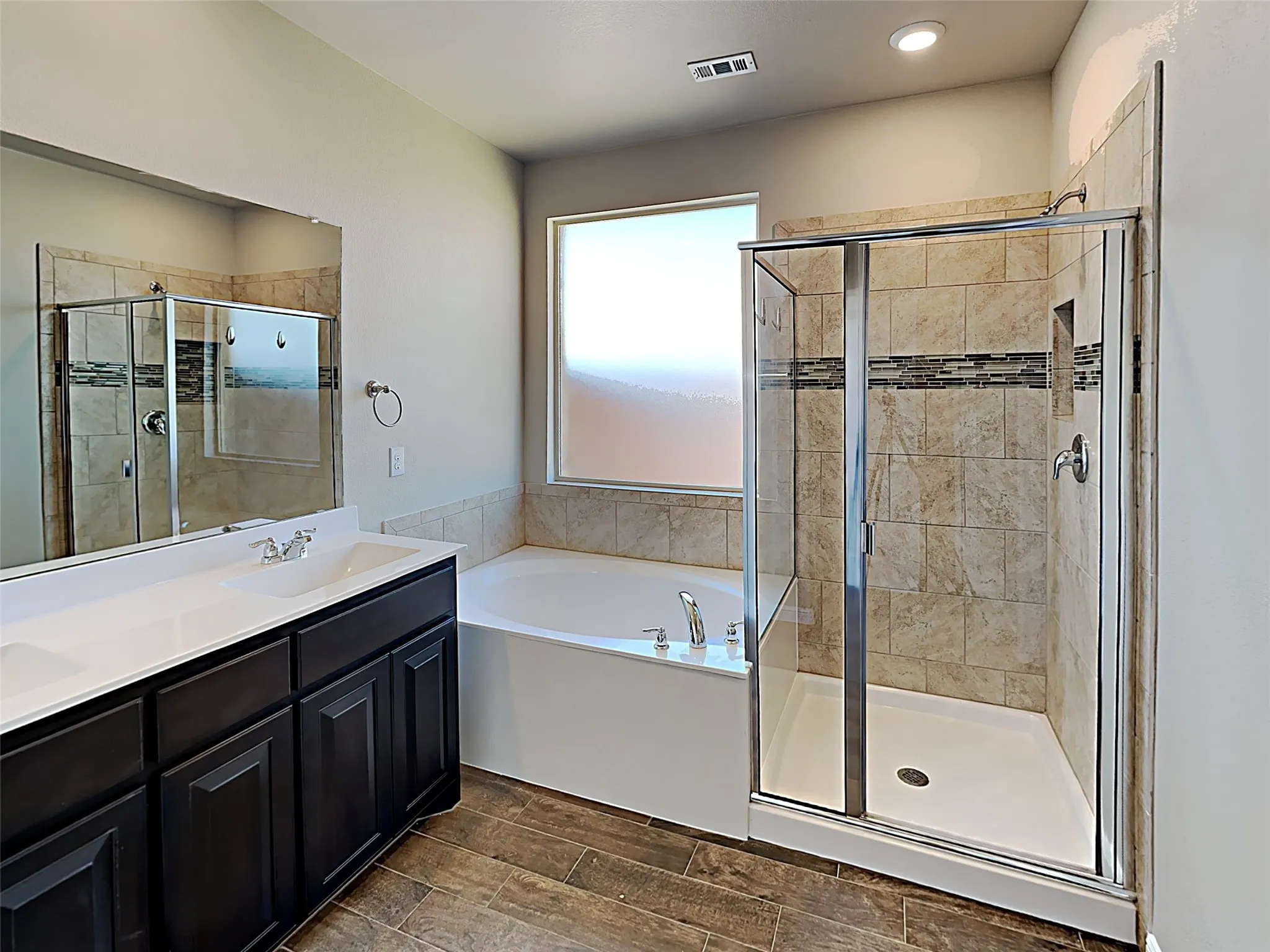 Single Family Residence For Sale in Ellis County , 2606 Lavender Lane, Glenn Heights, Texas 75154, 3 Bedroom, 2 Bathroom, 2 Garage spaces, 2,207 Sqft, built in 2019, mls#21357321, Real Estate Agent in Glenn Heights, Homes For Sale in Ellis county, Homes For Sale in Glenn Heights, Realtor in Glenn Heights Texas, Real Estate Brokerage Independent Realty Texas, Luminita Cordes Realtor