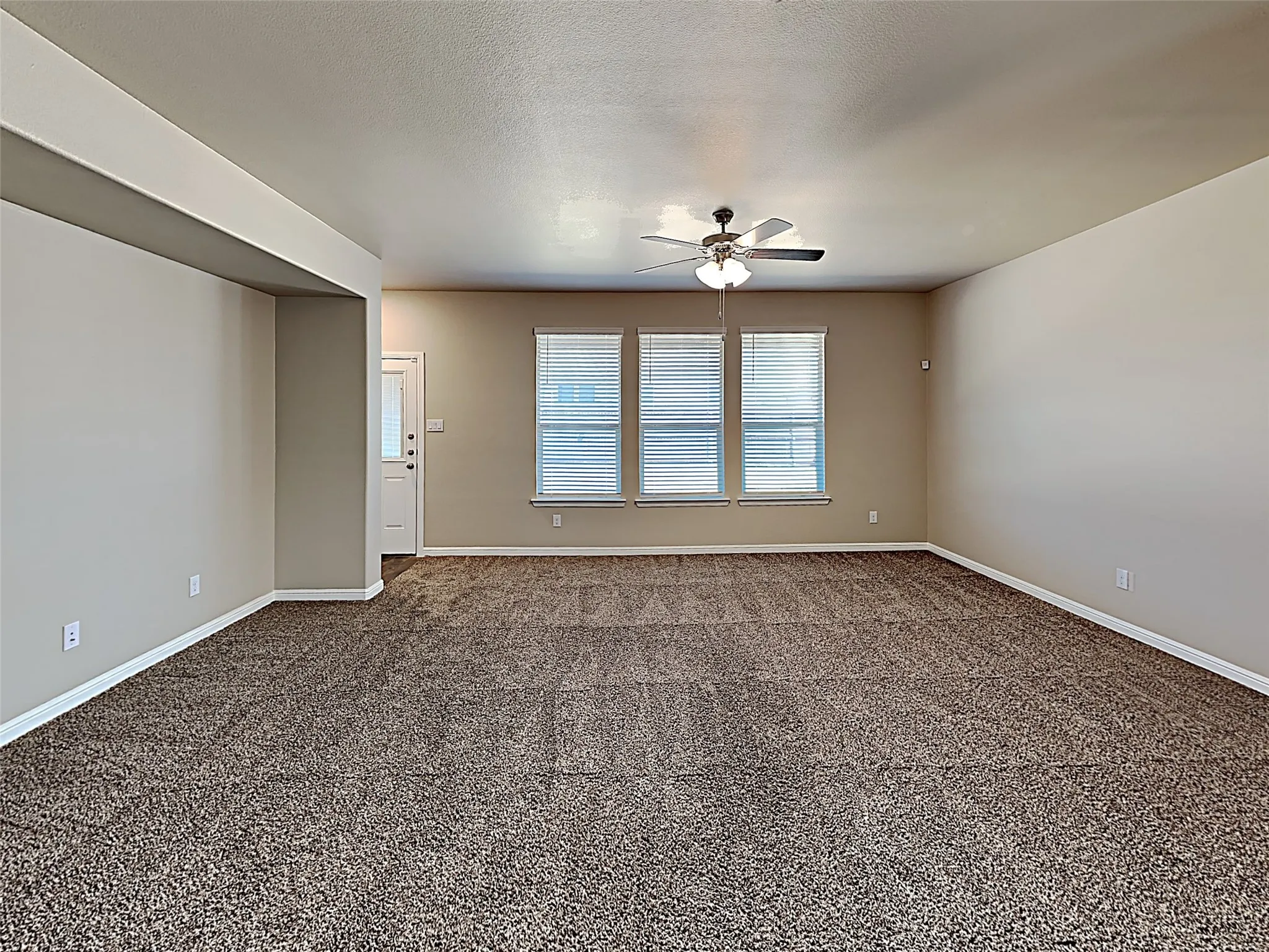 Single Family Residence For Sale in Ellis County , 2606 Lavender Lane, Glenn Heights, Texas 75154, 3 Bedroom, 2 Bathroom, 2 Garage spaces, 2,207 Sqft, built in 2019, mls#21357321, Real Estate Agent in Glenn Heights, Homes For Sale in Ellis county, Homes For Sale in Glenn Heights, Realtor in Glenn Heights Texas, Real Estate Brokerage Independent Realty Texas, Luminita Cordes Realtor