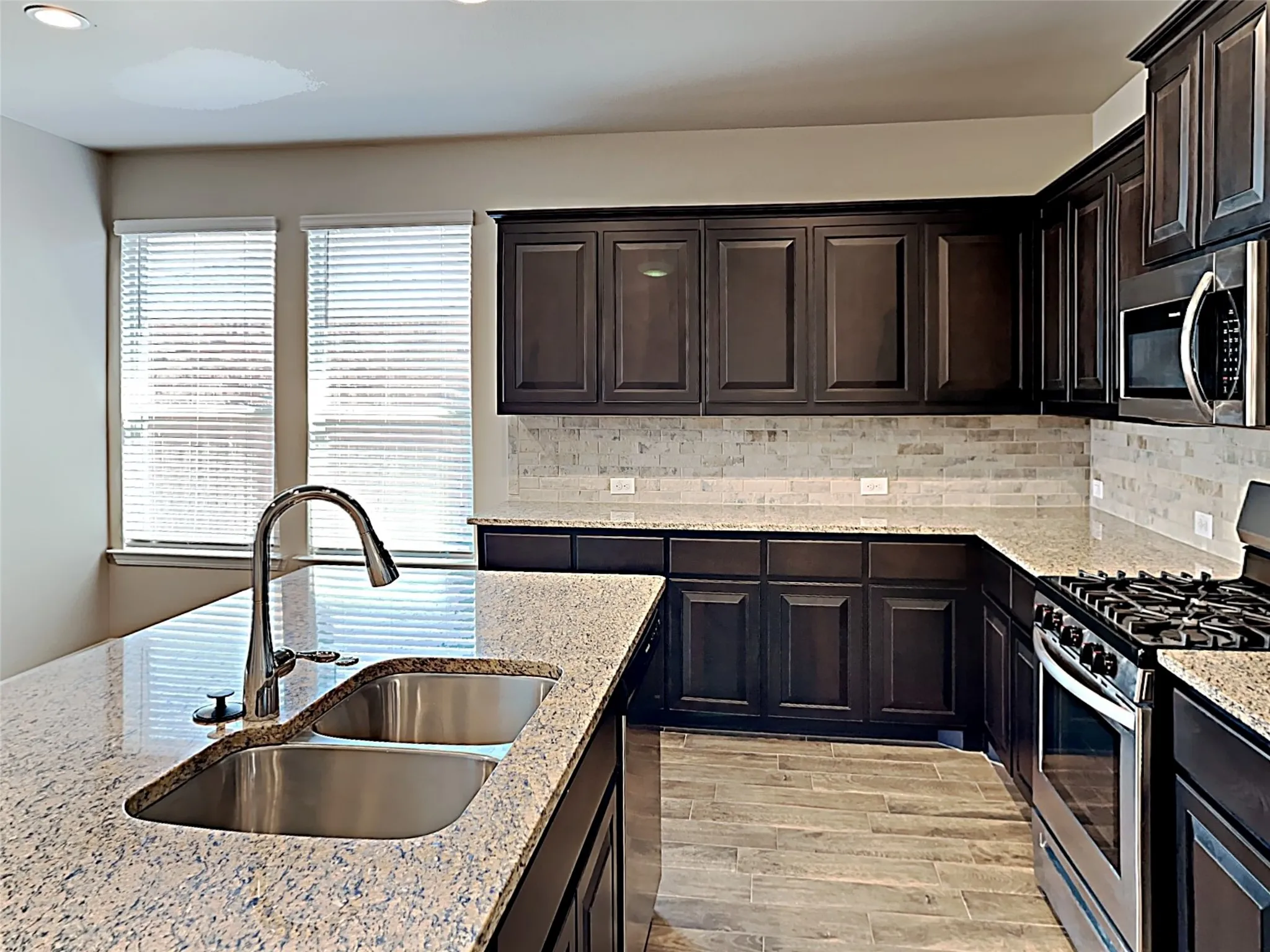 Single Family Residence For Sale in Ellis County , 2606 Lavender Lane, Glenn Heights, Texas 75154, 3 Bedroom, 2 Bathroom, 2 Garage spaces, 2,207 Sqft, built in 2019, mls#21357321, Real Estate Agent in Glenn Heights, Homes For Sale in Ellis county, Homes For Sale in Glenn Heights, Realtor in Glenn Heights Texas, Real Estate Brokerage Independent Realty Texas, Luminita Cordes Realtor
